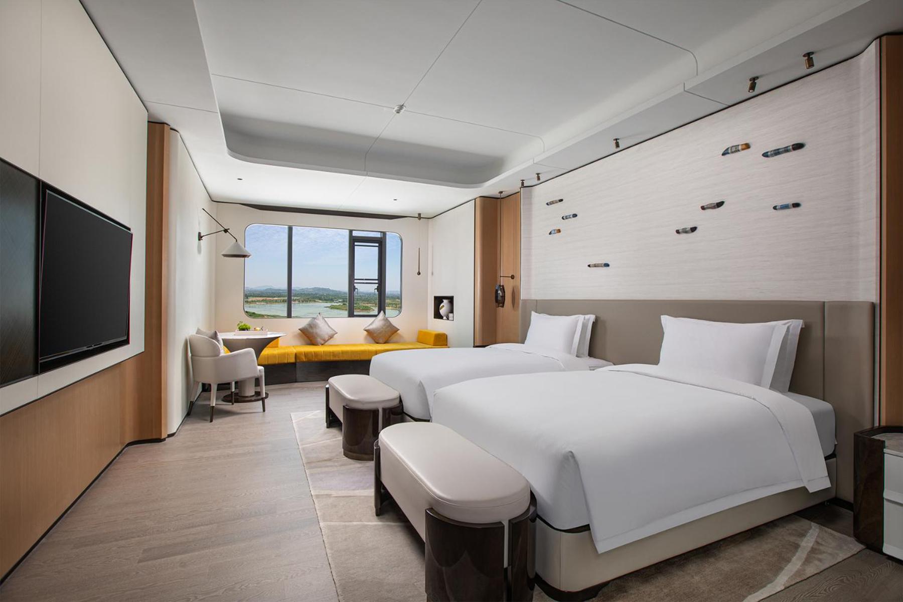 Deluxe Lake View Twin Non-Smoking Room - Photo 4