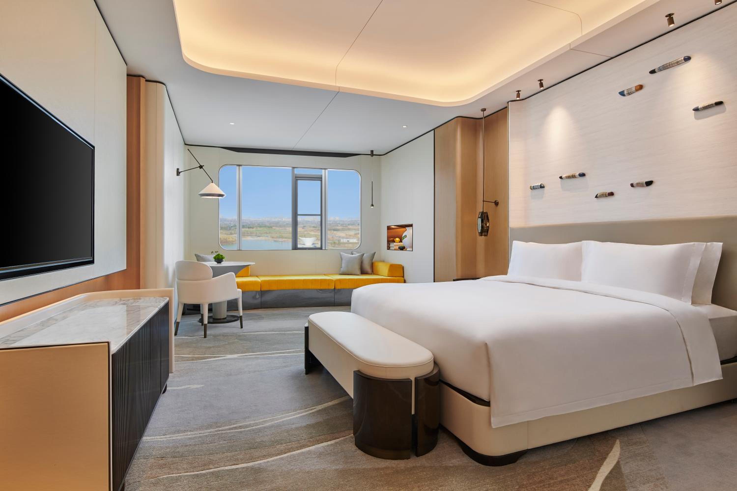 Deluxe Lake View King Non-Smoking Room - Photo 4