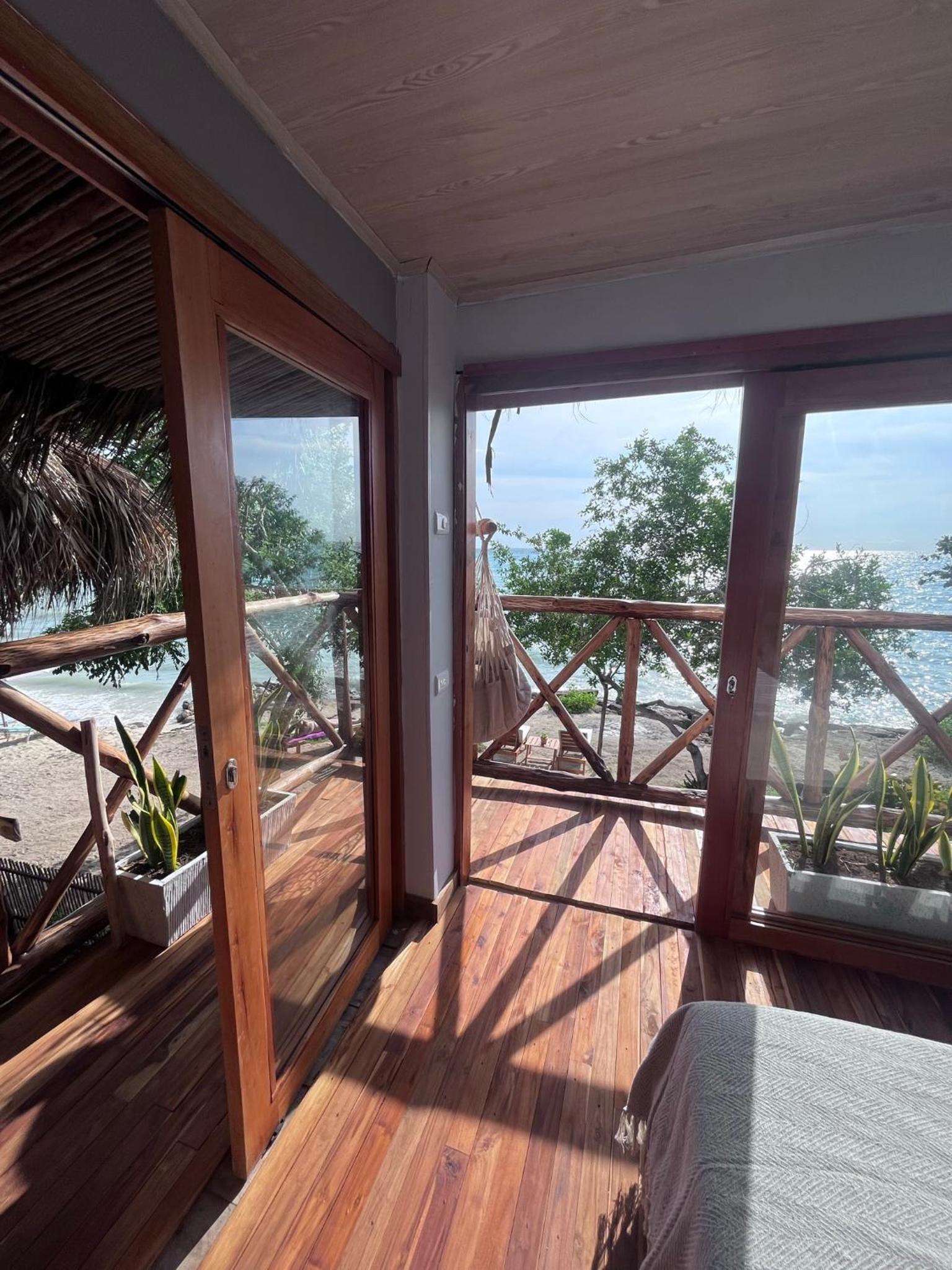 Double Room with Balcony and Sea View photo 3