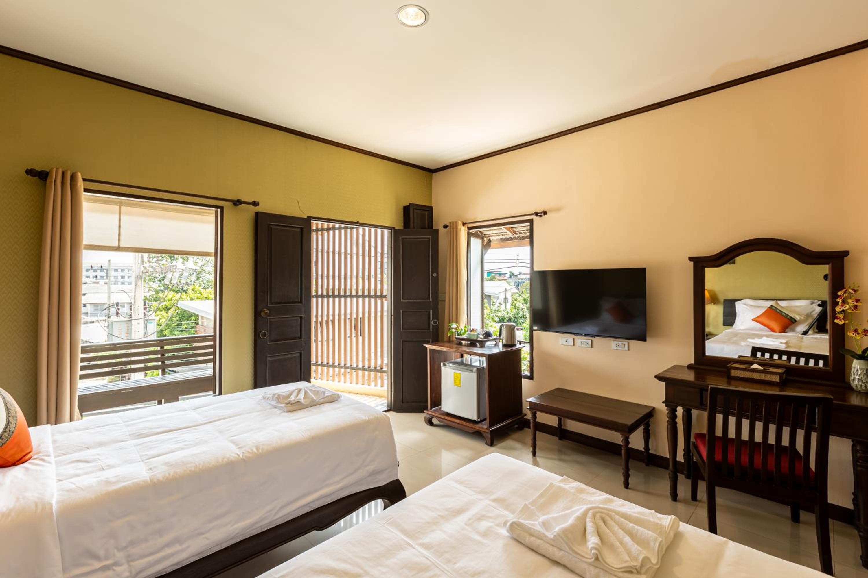 Superior Twin Room with City View