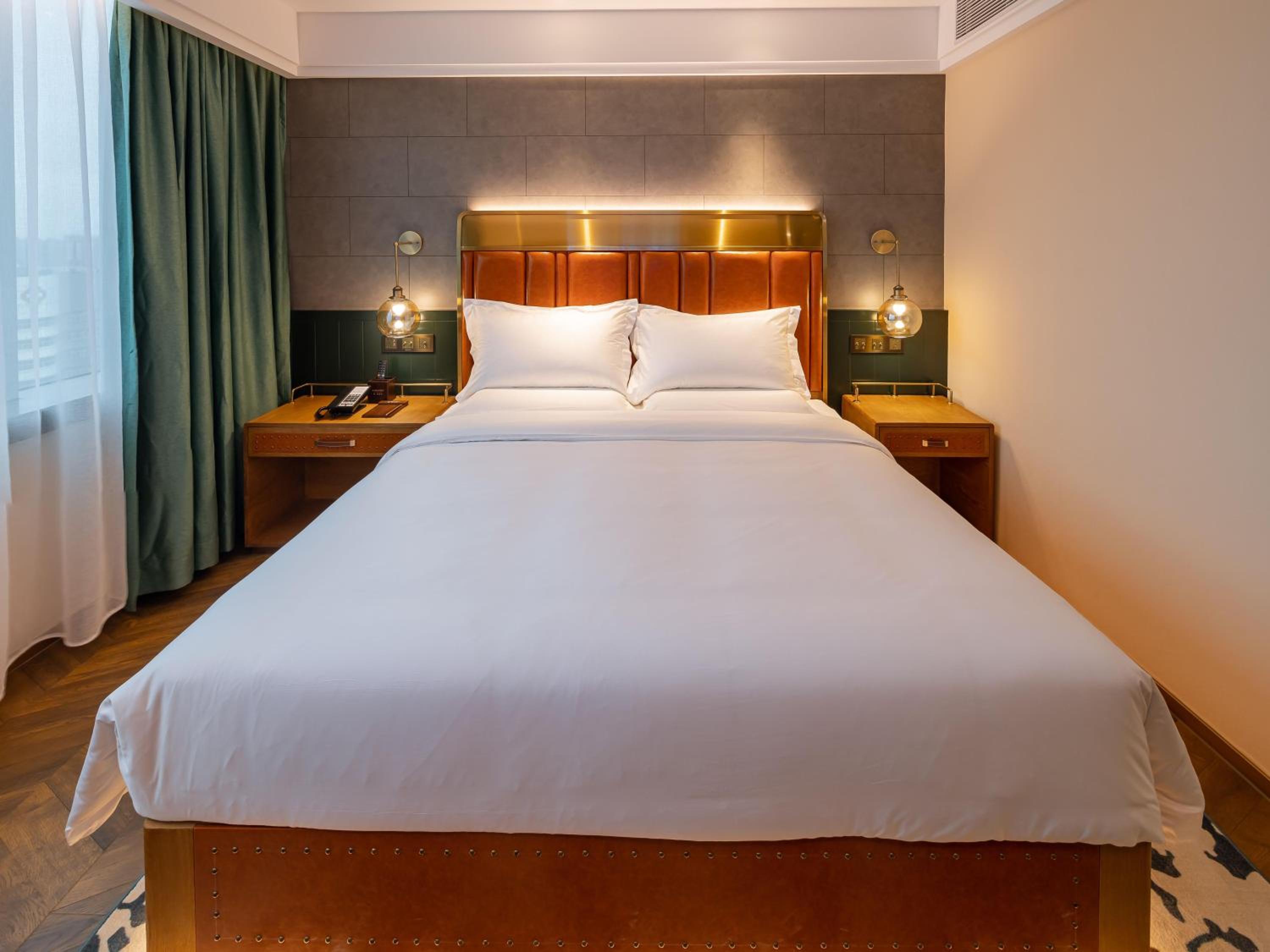 Pinyun Queen Room 