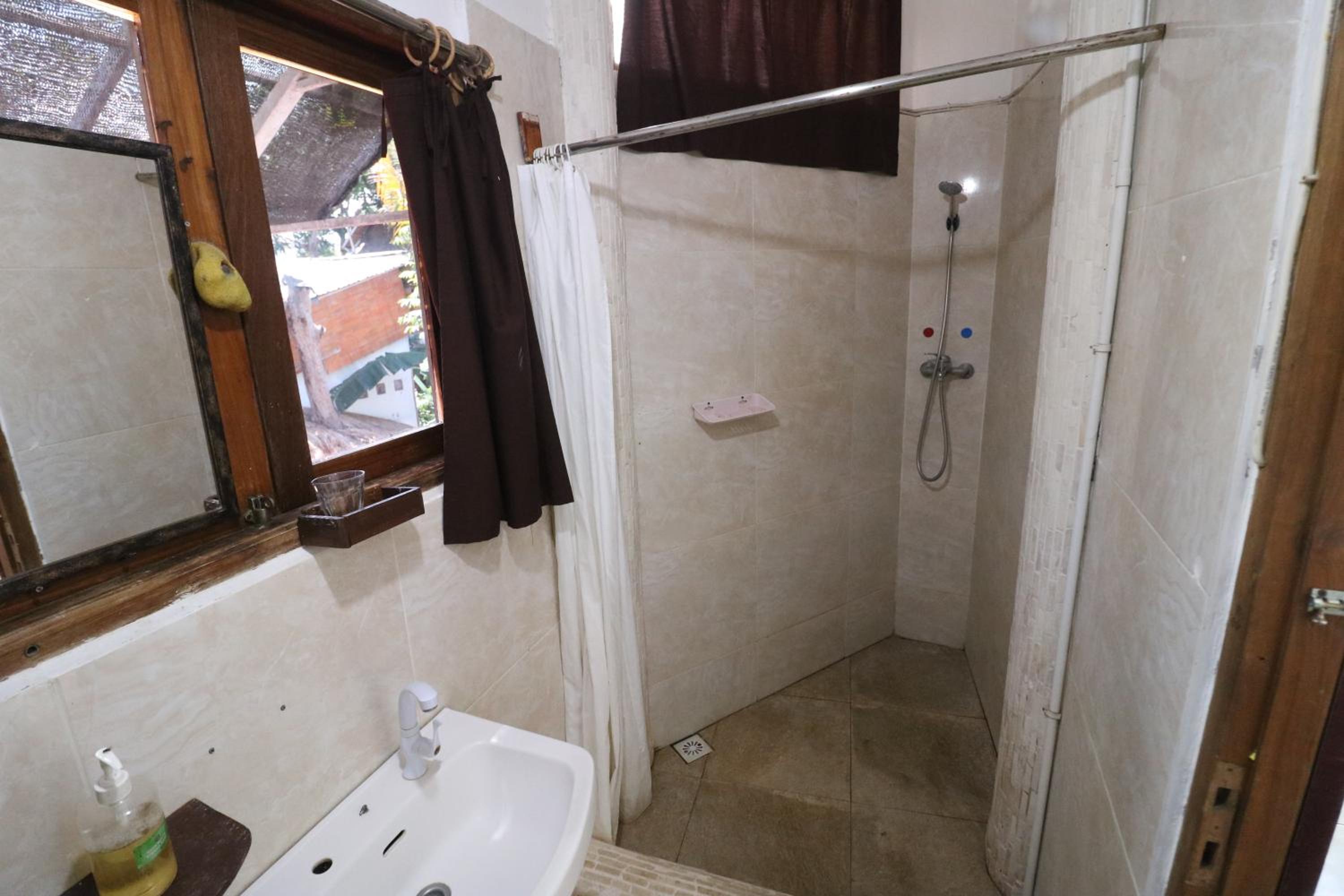 Double Room with Fan and Air Conditioning - Photo 46