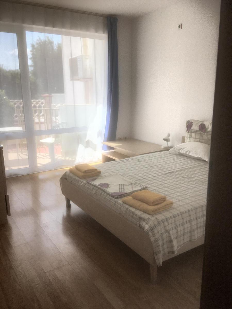 One-Bedroom Apartment with Garden View photo 3