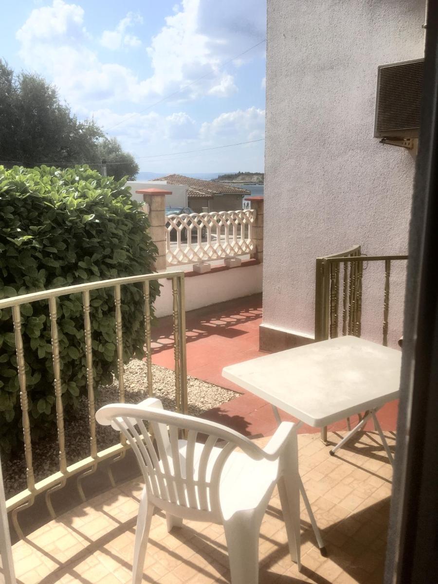 One-Bedroom Apartment with Garden View photo 2