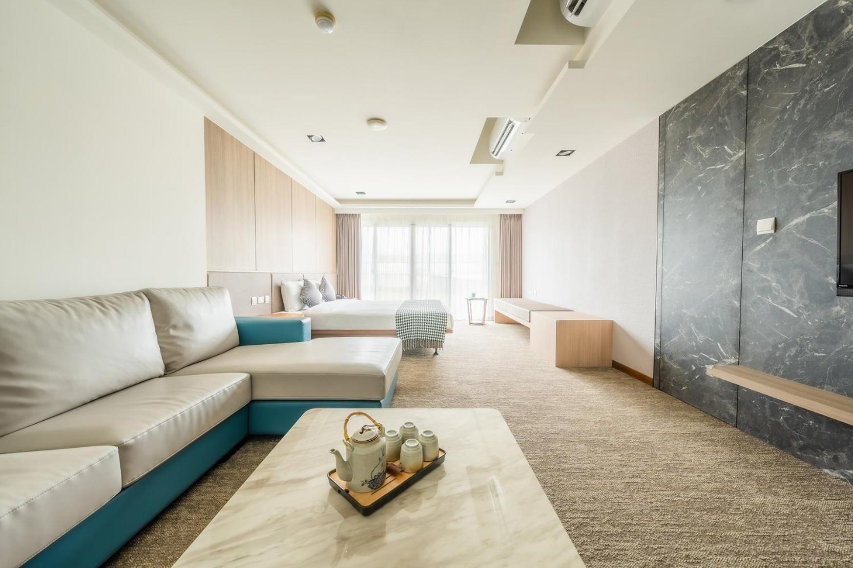 Family Room with Garden View