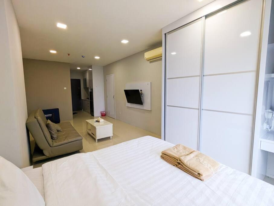 Studio Apartment photo 1