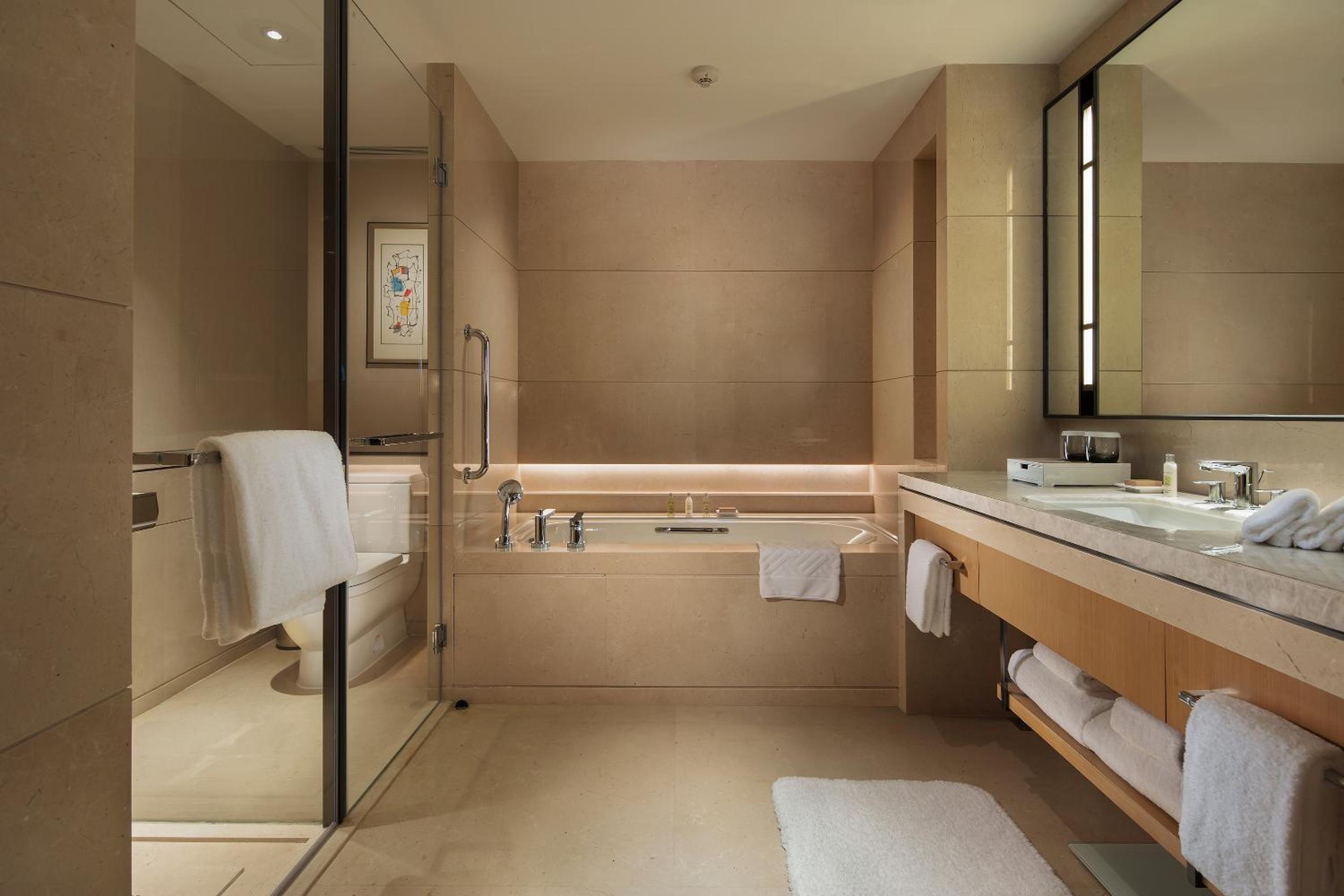 One-Bedroom Apartment with King Bed