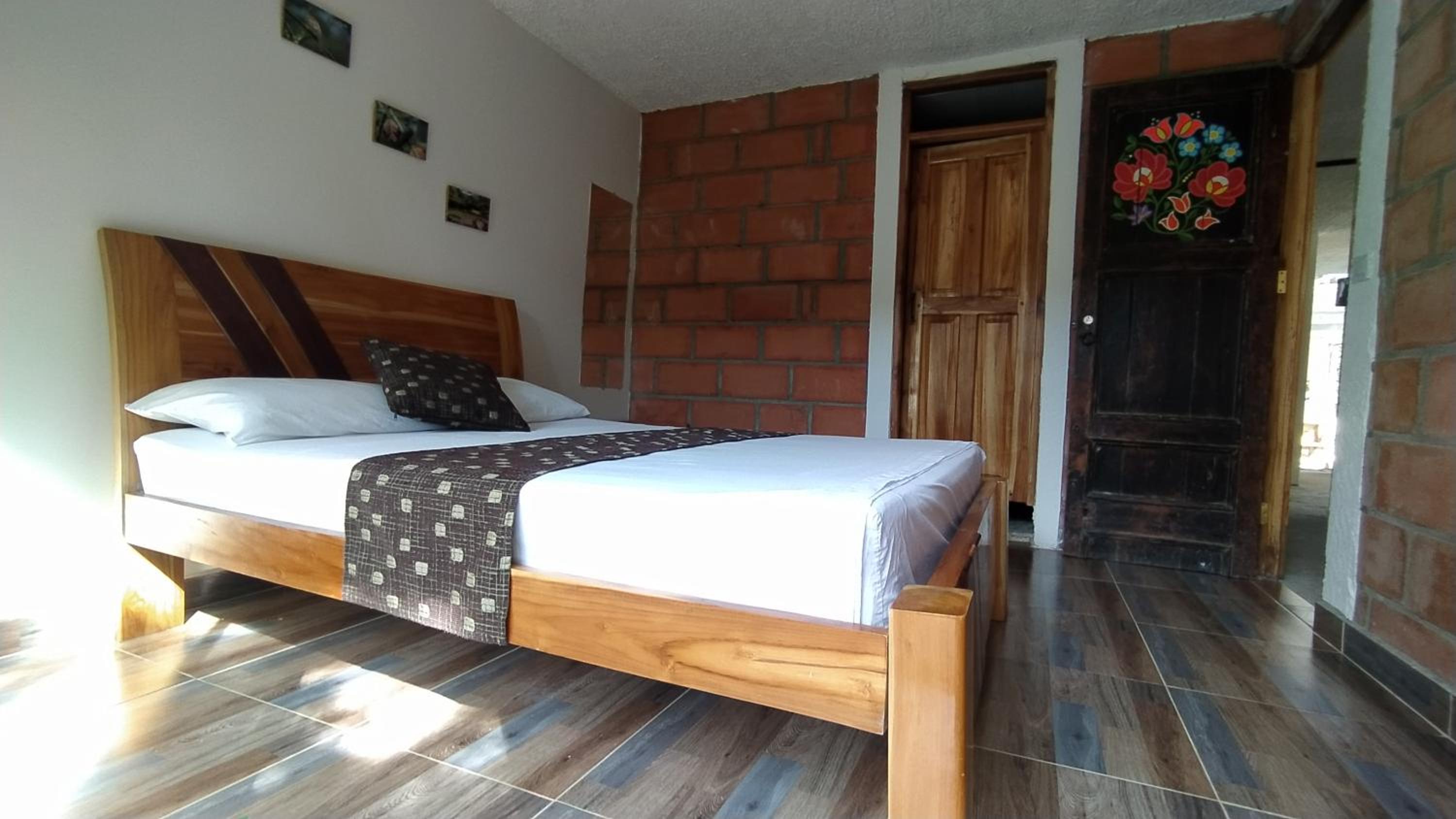 Queen Room with Spa Bath photo 2