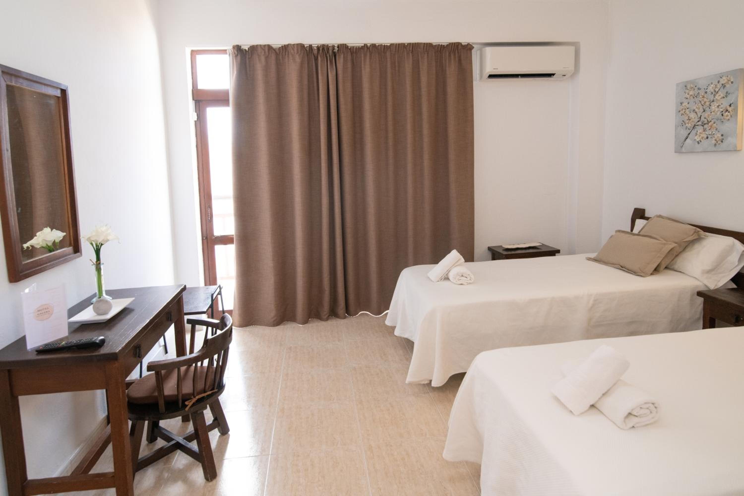 Twin Room with Balcony - Photo 1