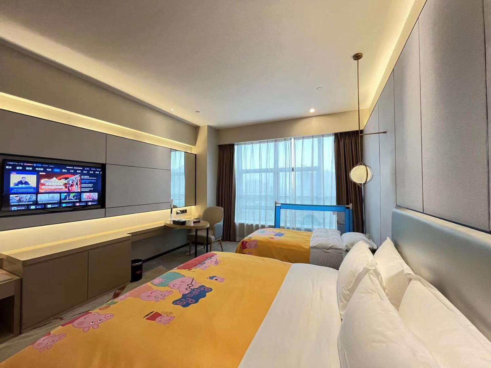 Deluxe Double Room (2 Adults + 1 Child)