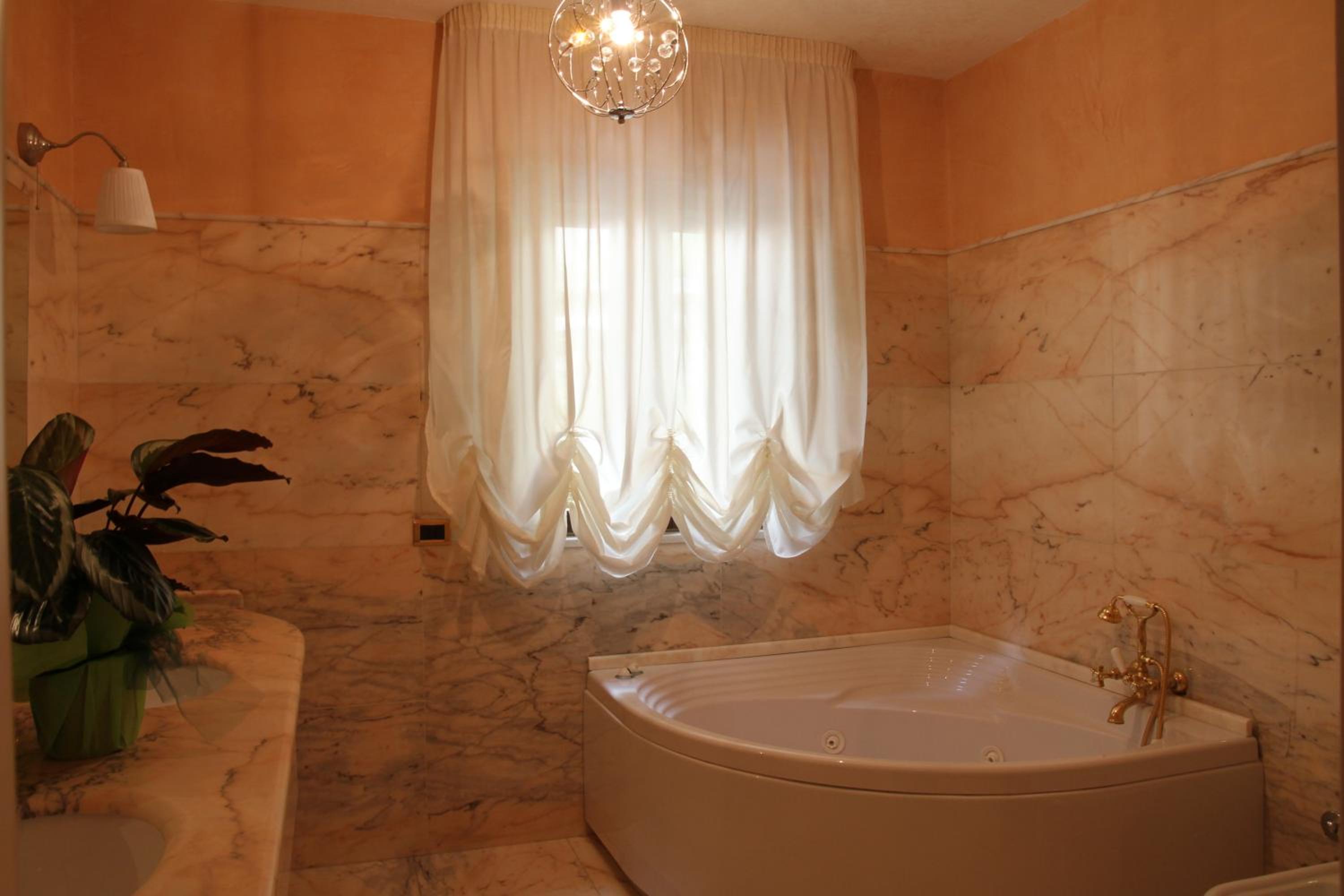 Suite with Jacuzzi photo 3