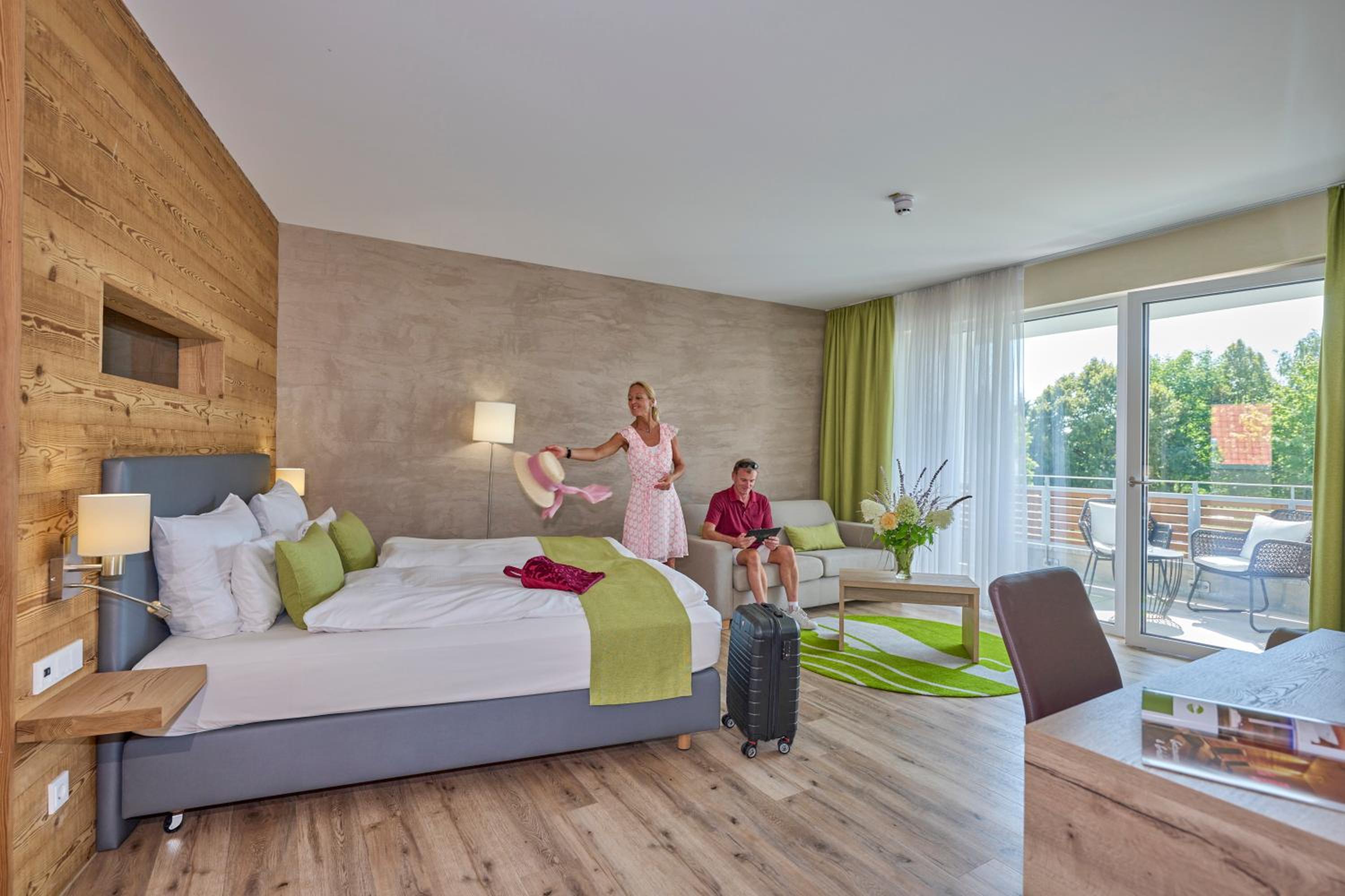 Deluxe Double Room with Balcony - Photo 9