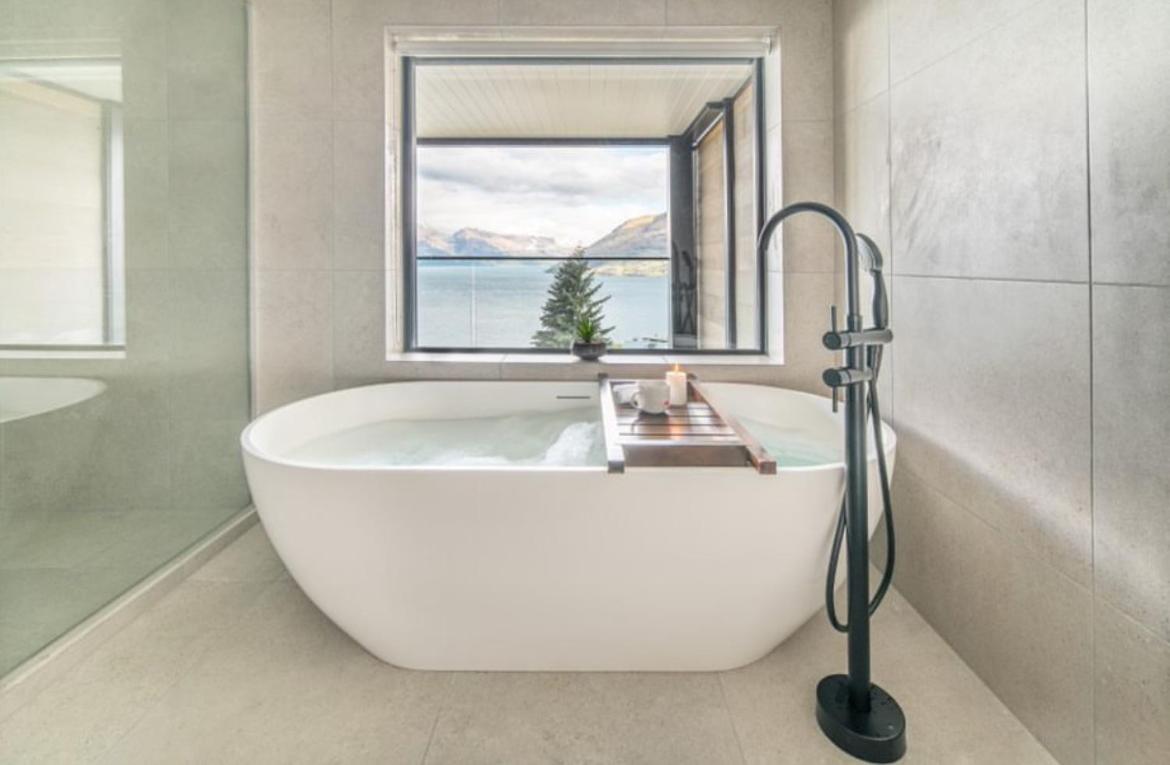 King Room with Lake View photo 2