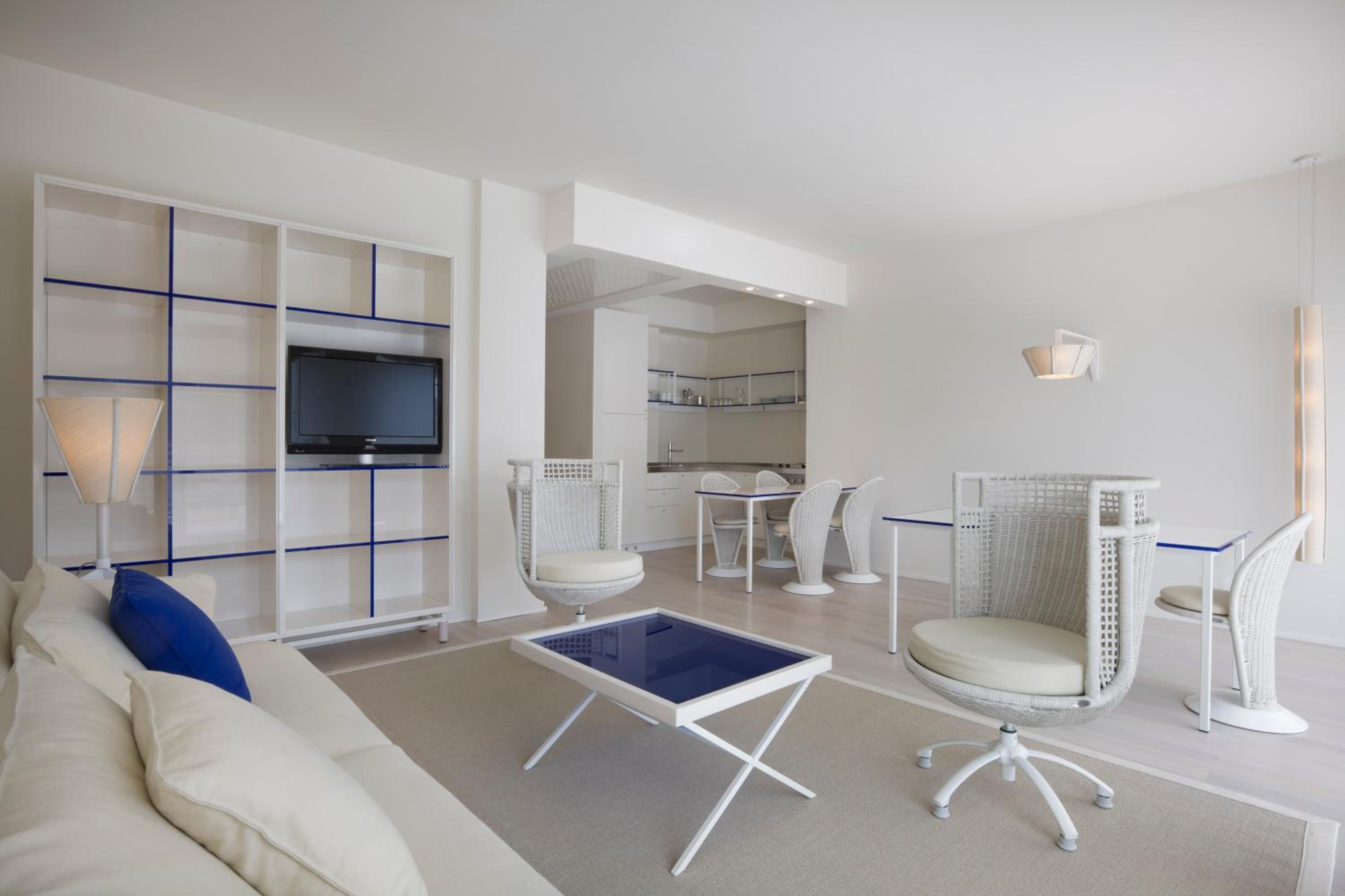 Two-Bedroom Suite - Photo 2