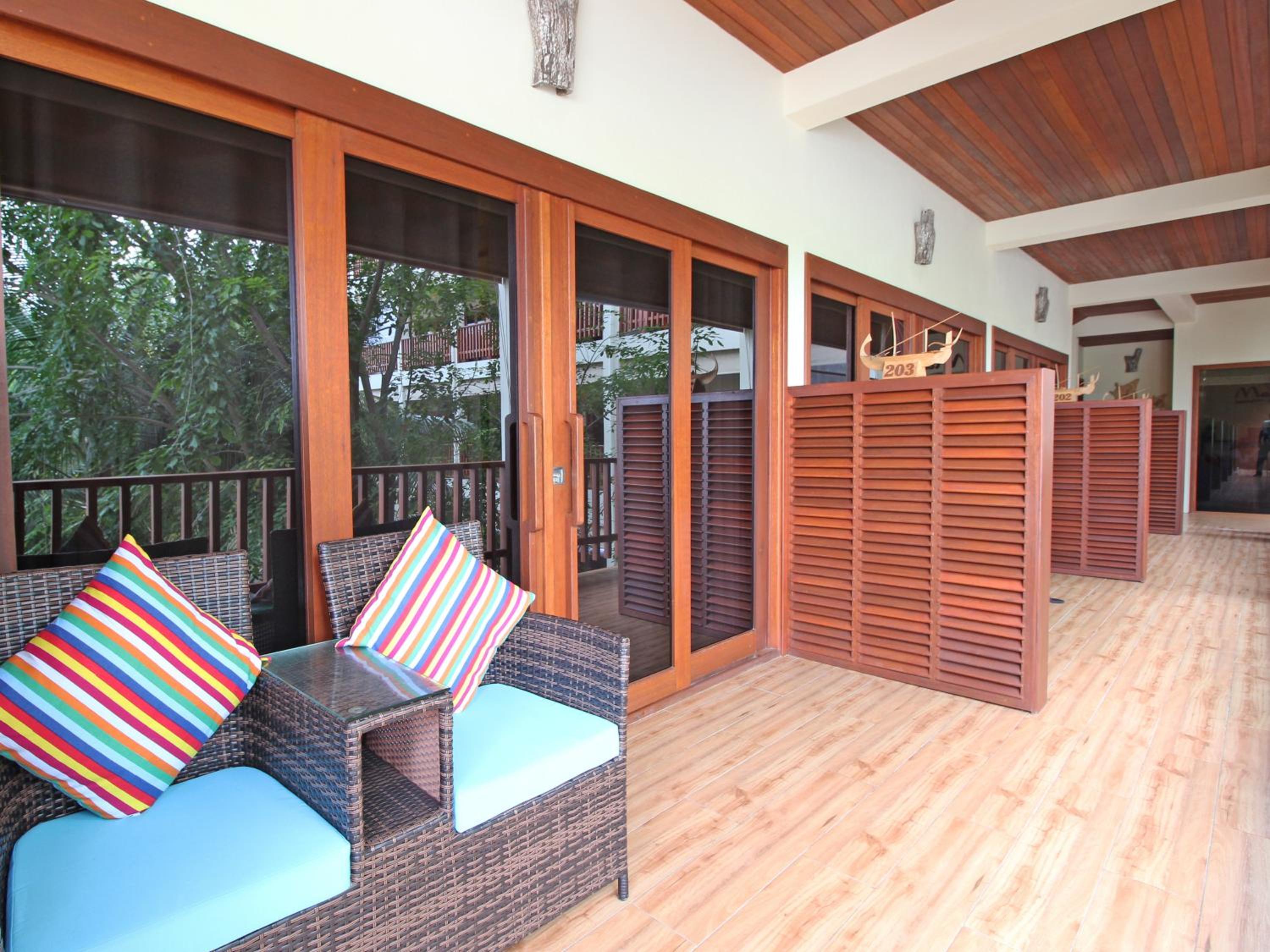 Superior Double or Twin Room with Balcony & Island View - Photo 10