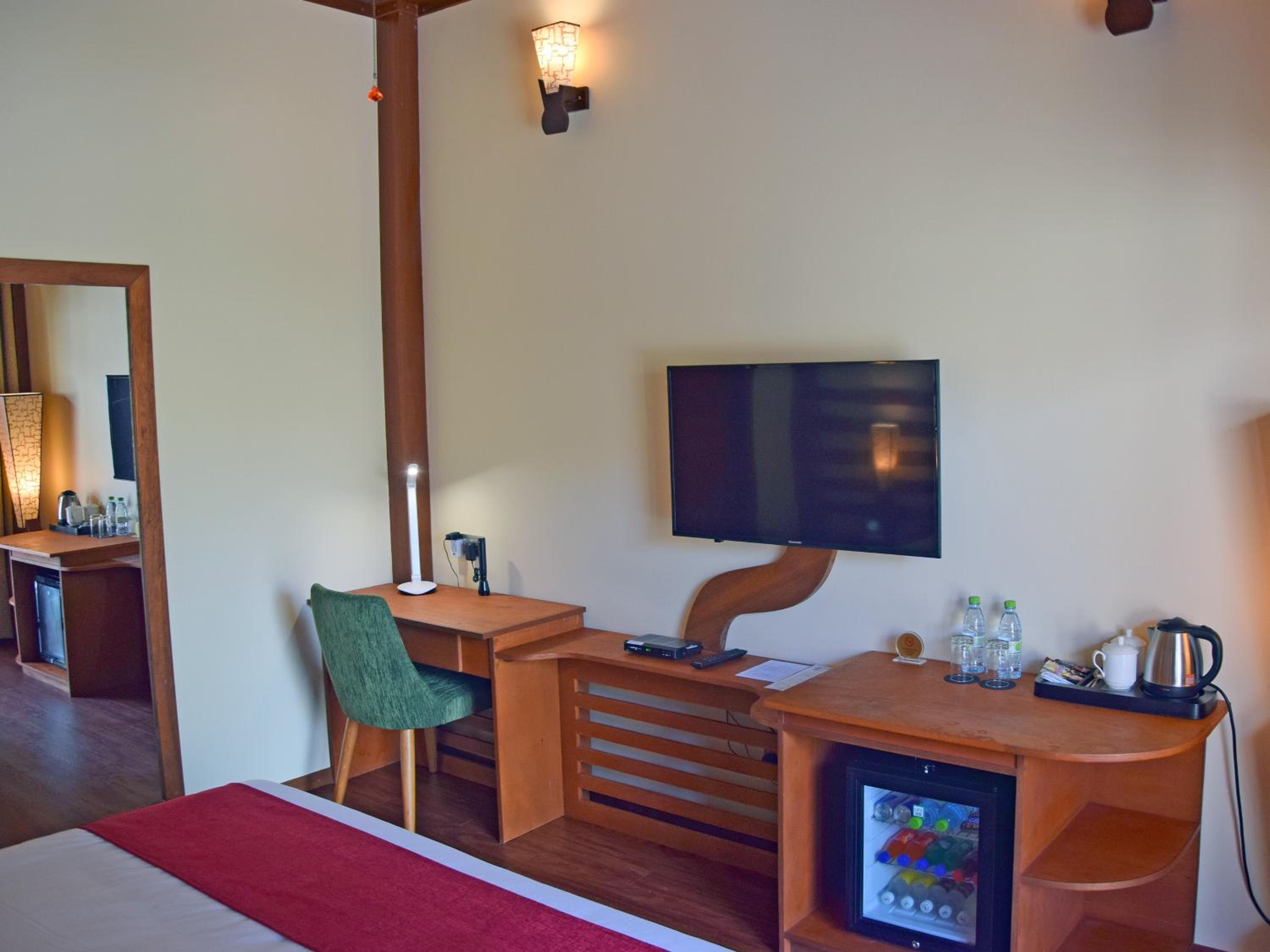 Superior Double or Twin Room with Balcony & Island View - Photo 7