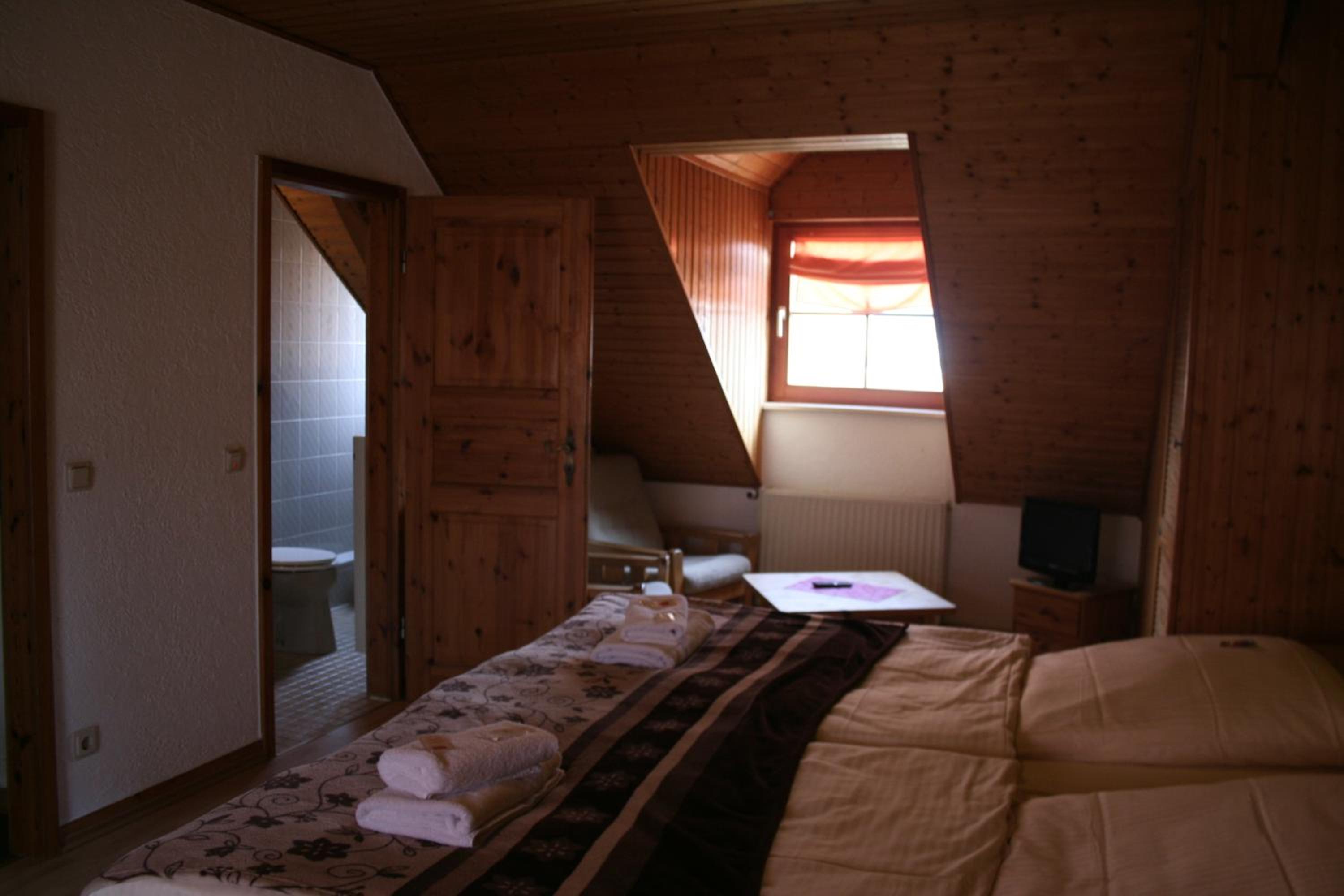 Double Room - Photo 2