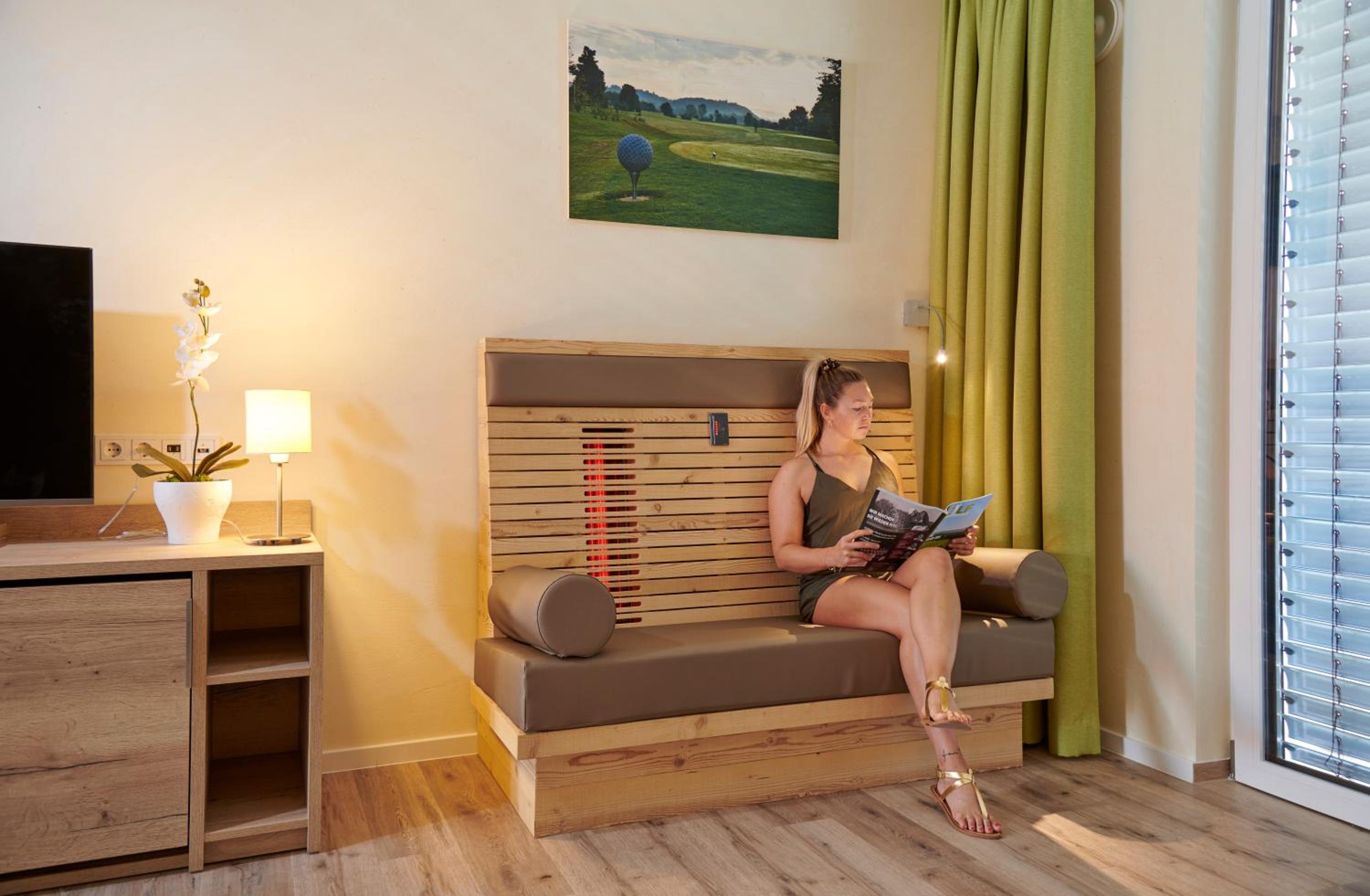 Deluxe Double Room with Balcony - Photo 11