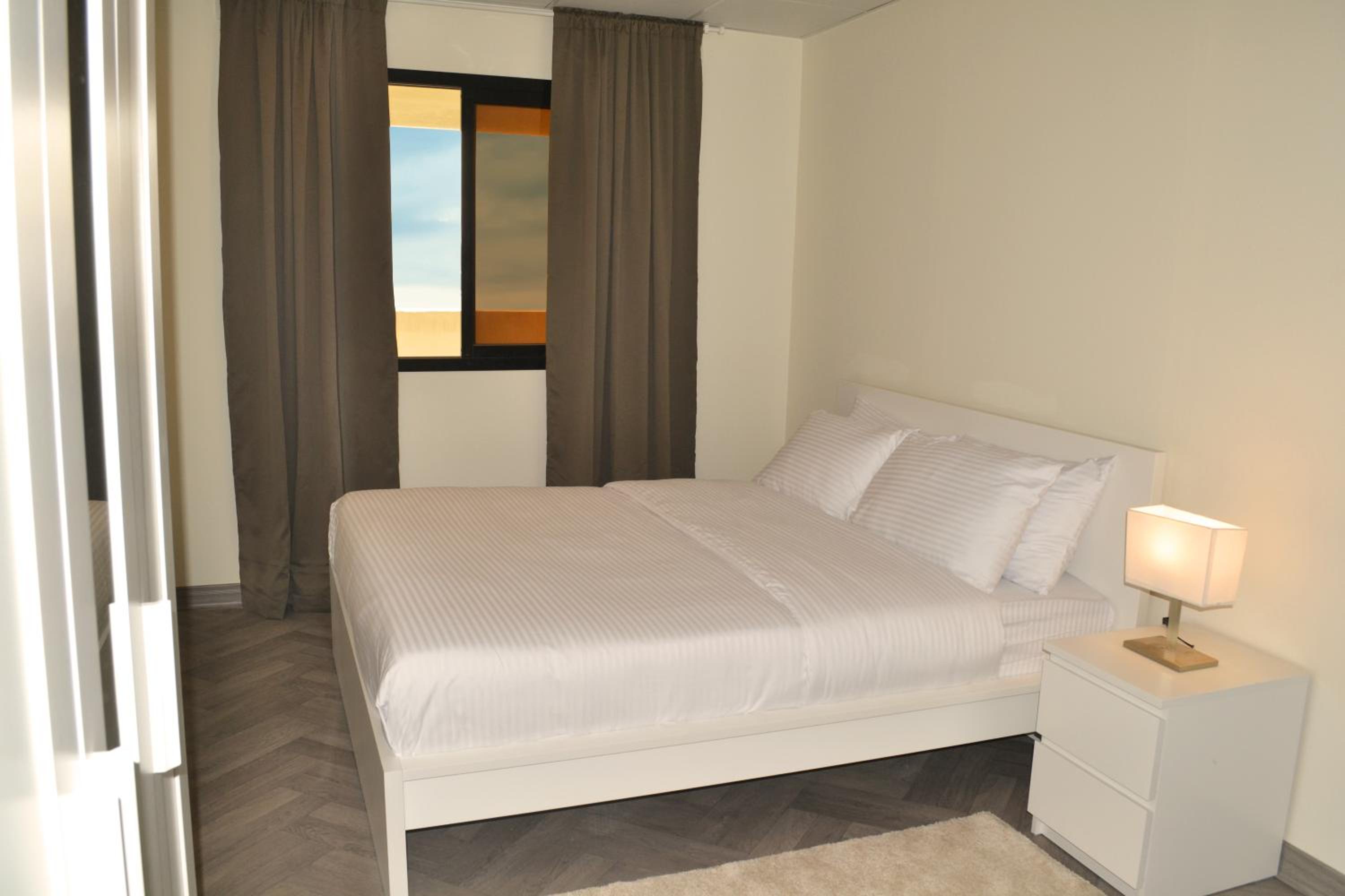 One-Bedroom Suite - Photo 4