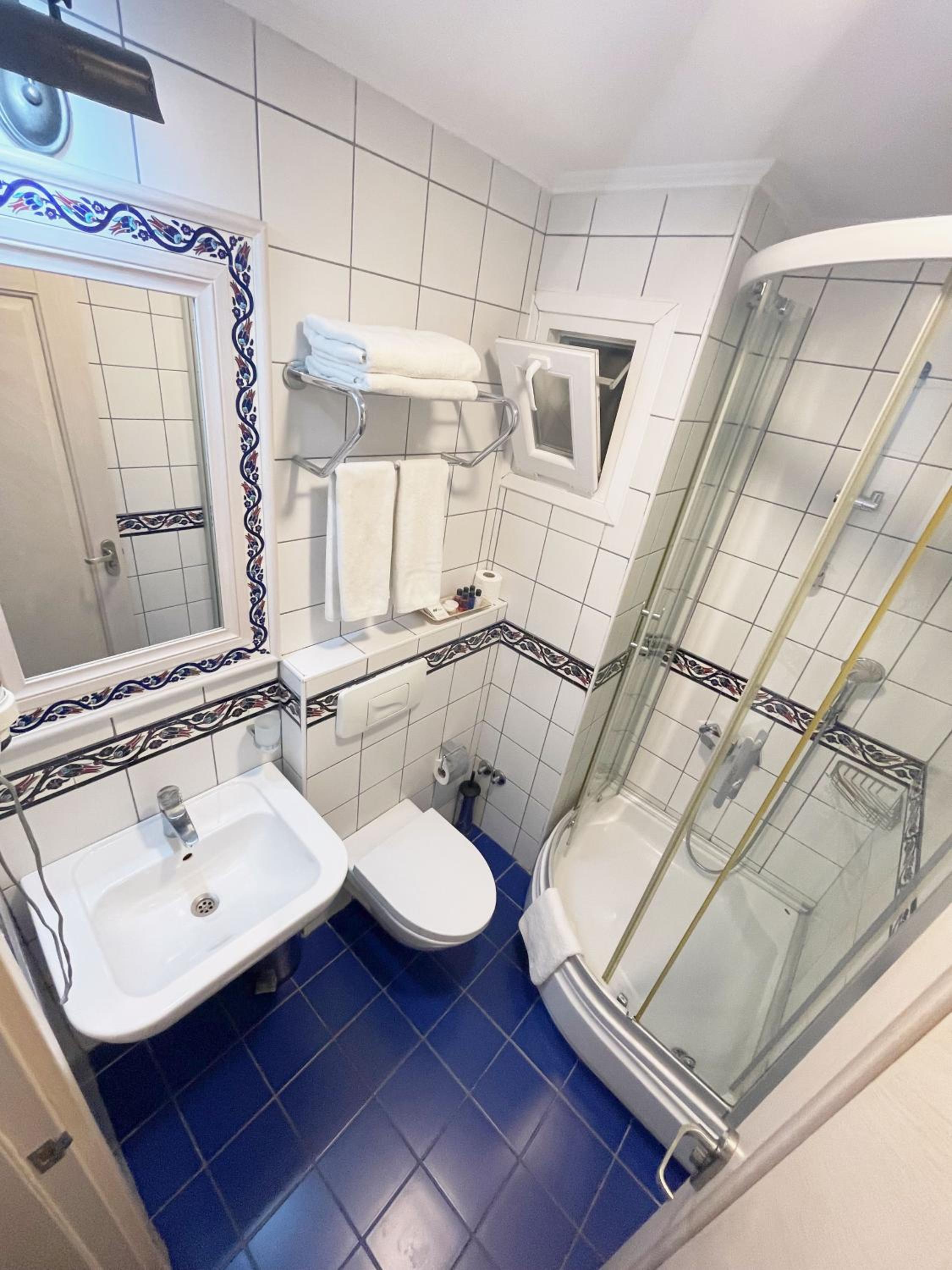 Standard Triple Room photo 3