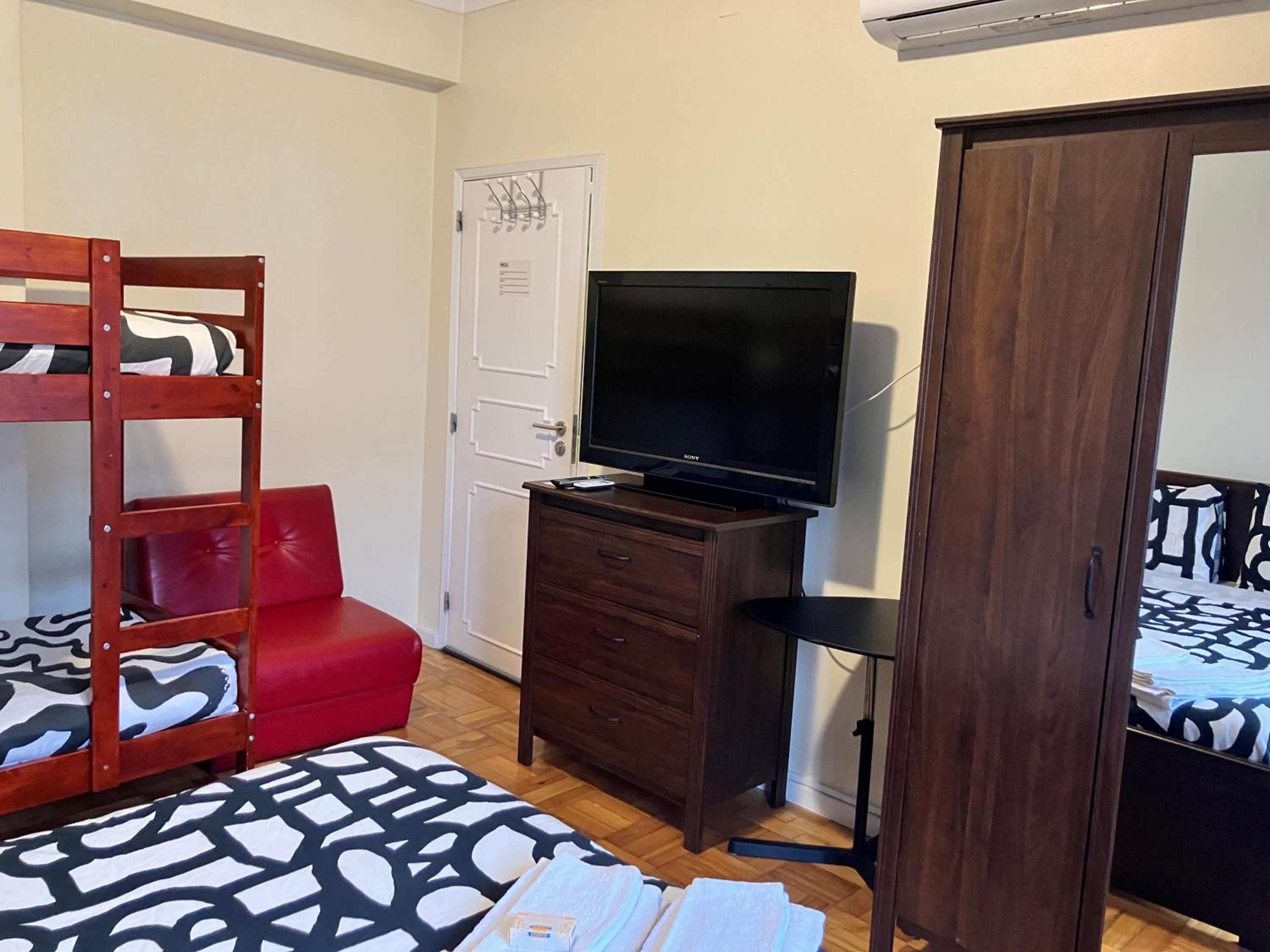 Family Room - Photo 6