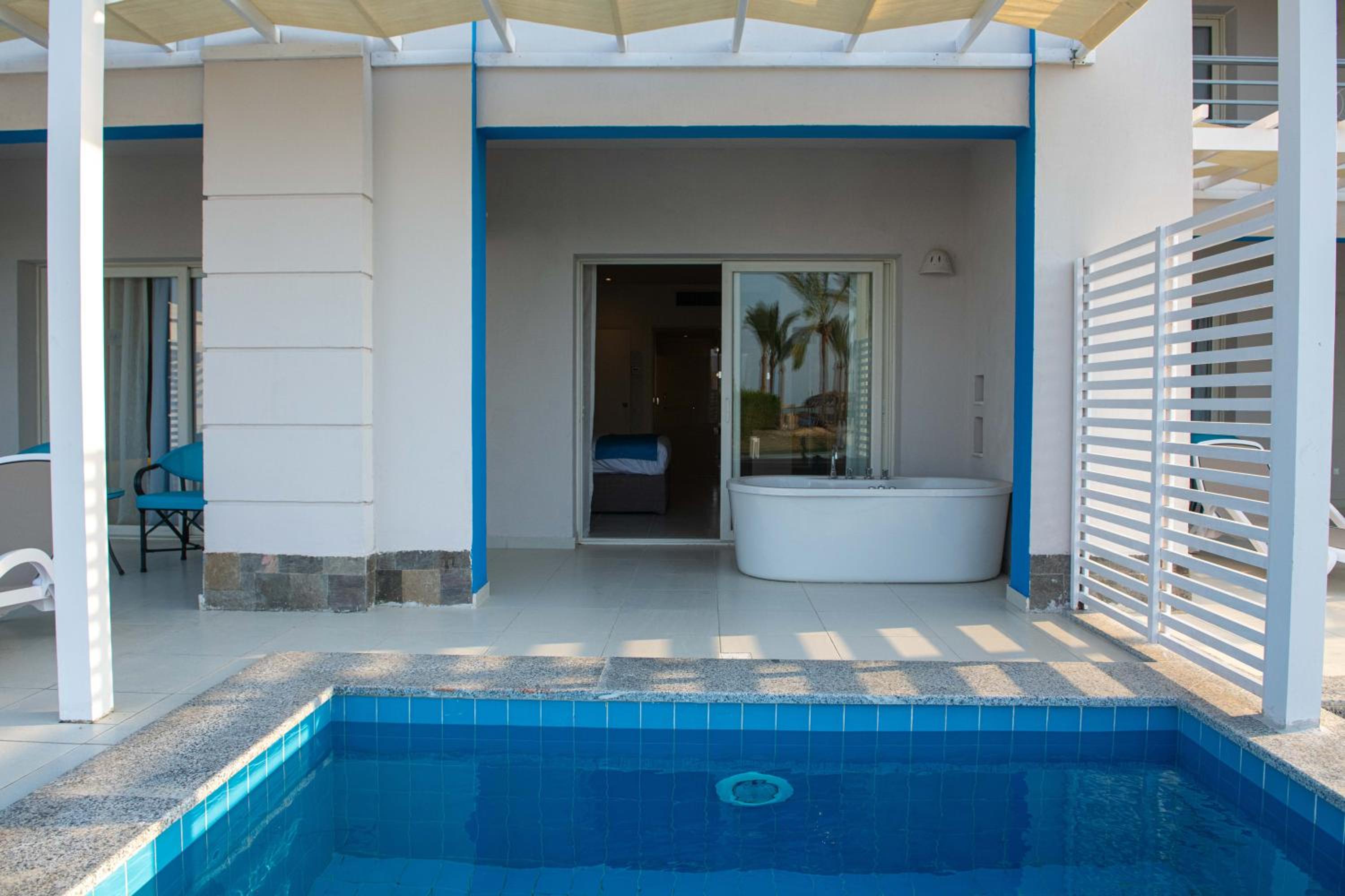 Royal Suite with Private Pool - Photo 13