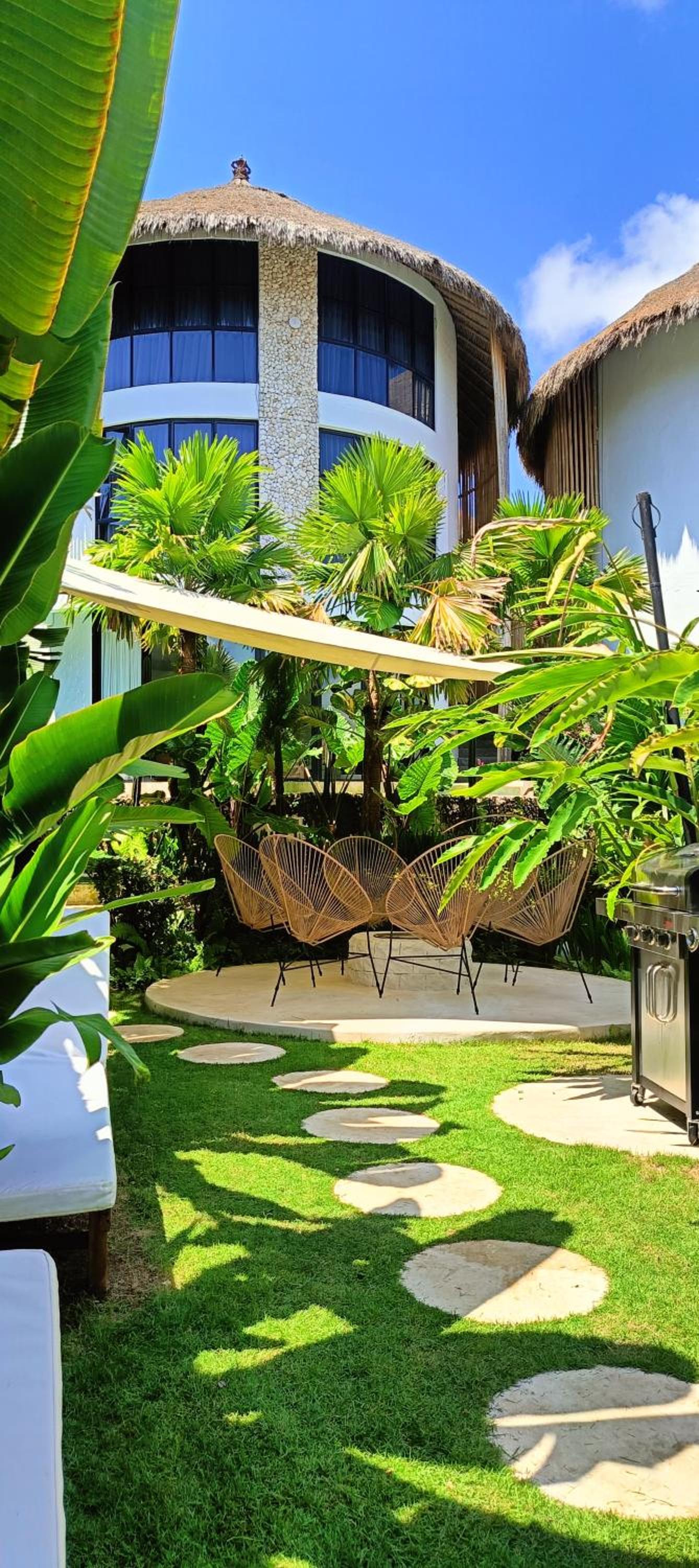 Three-Bedroom Villa - Photo 2