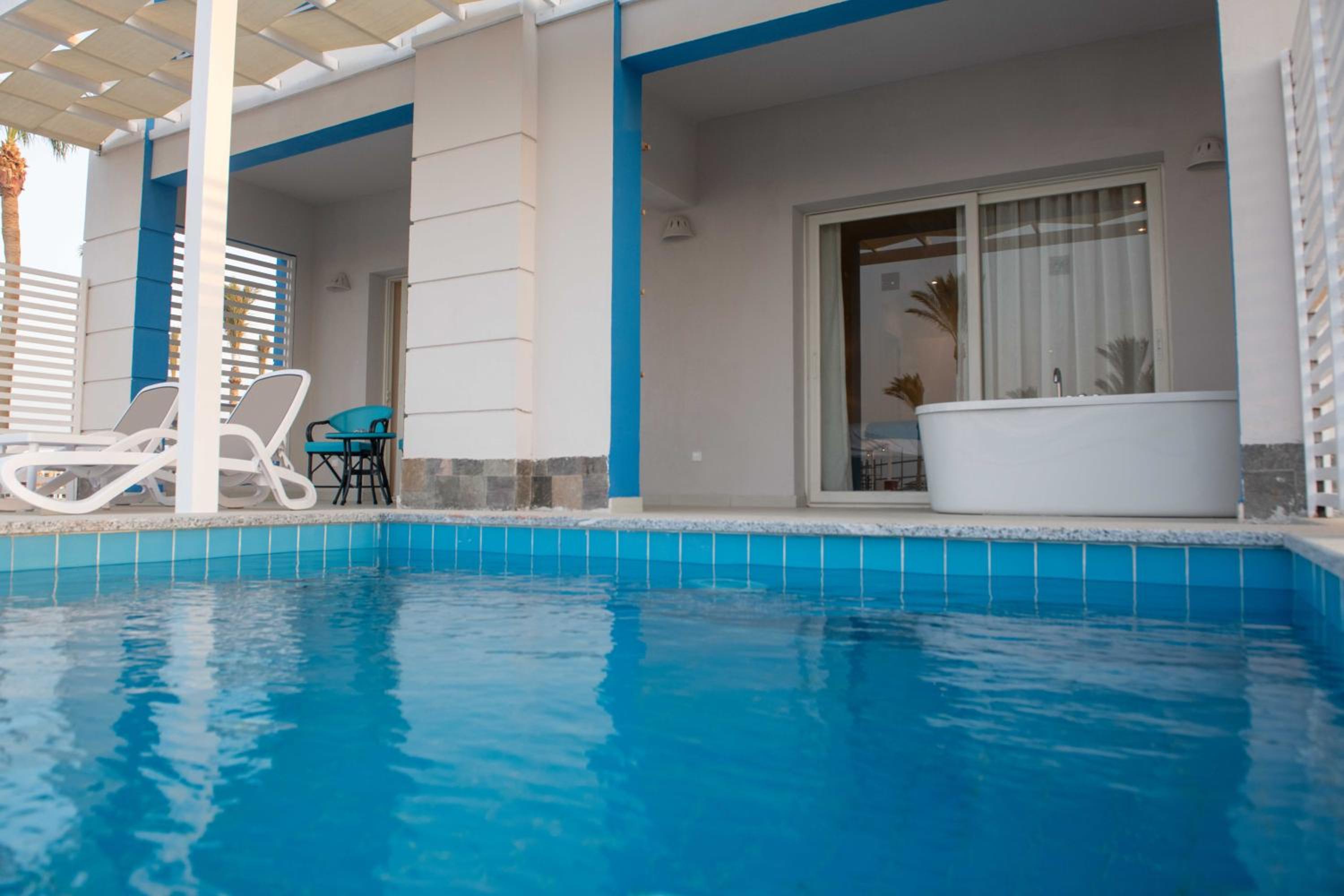 Royal Suite with Private Pool - Photo 10
