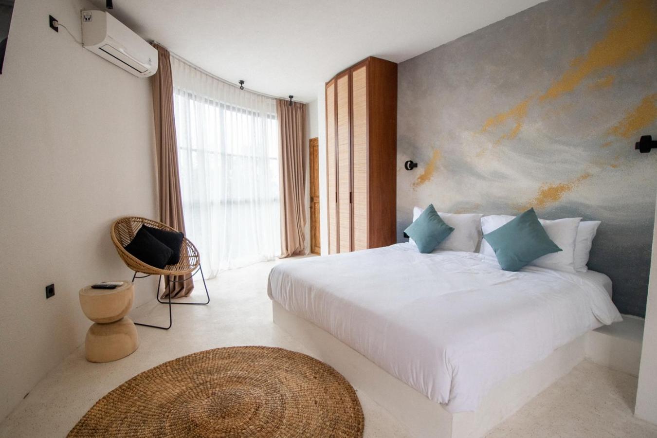 Three-Bedroom Villa - Photo 18