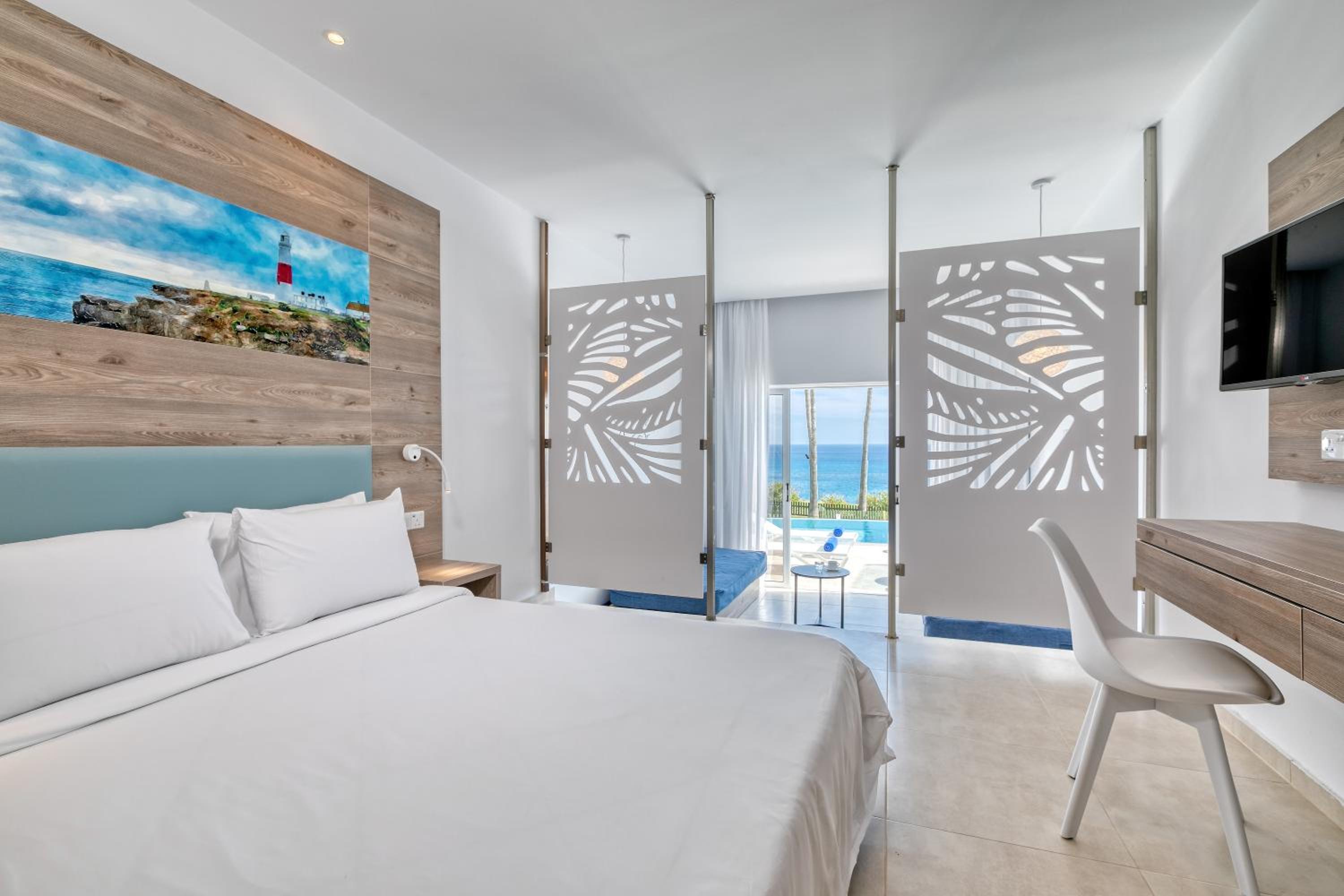 Superior Room Swim up Sea View - Photo 1