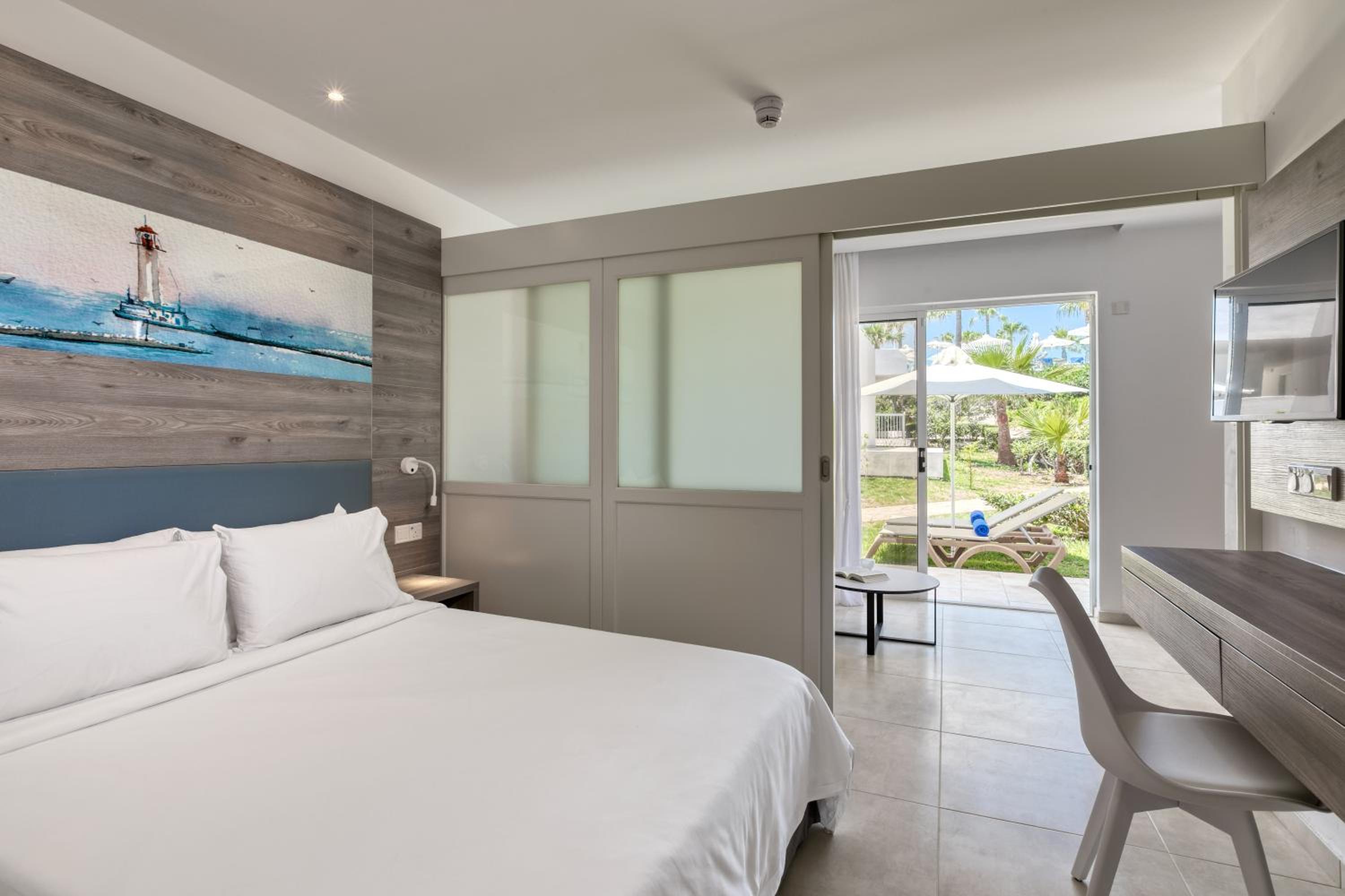 Superior Family Room Sea View (Garden area) - Photo 1