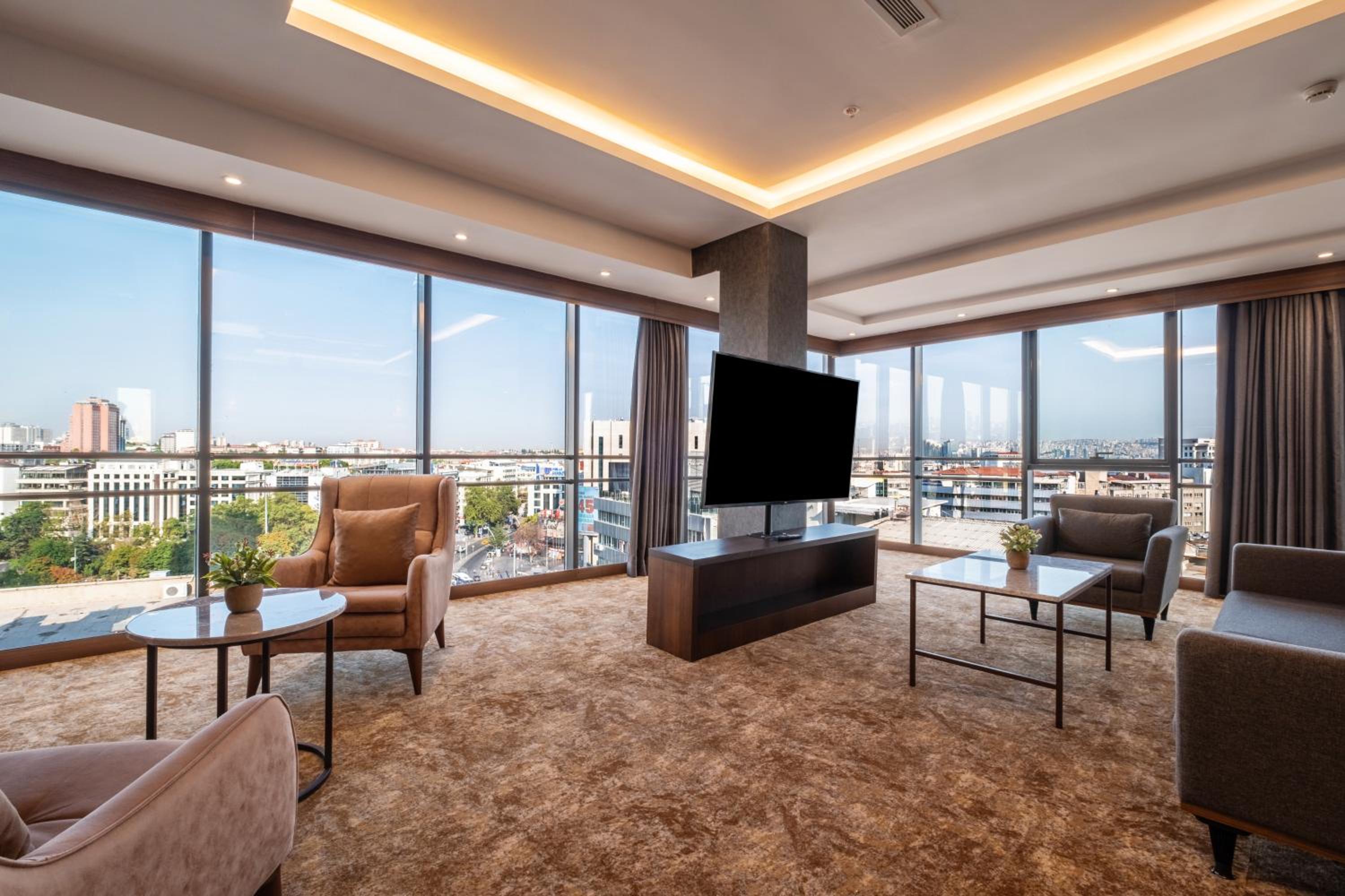 Standard Suite - Photo 10