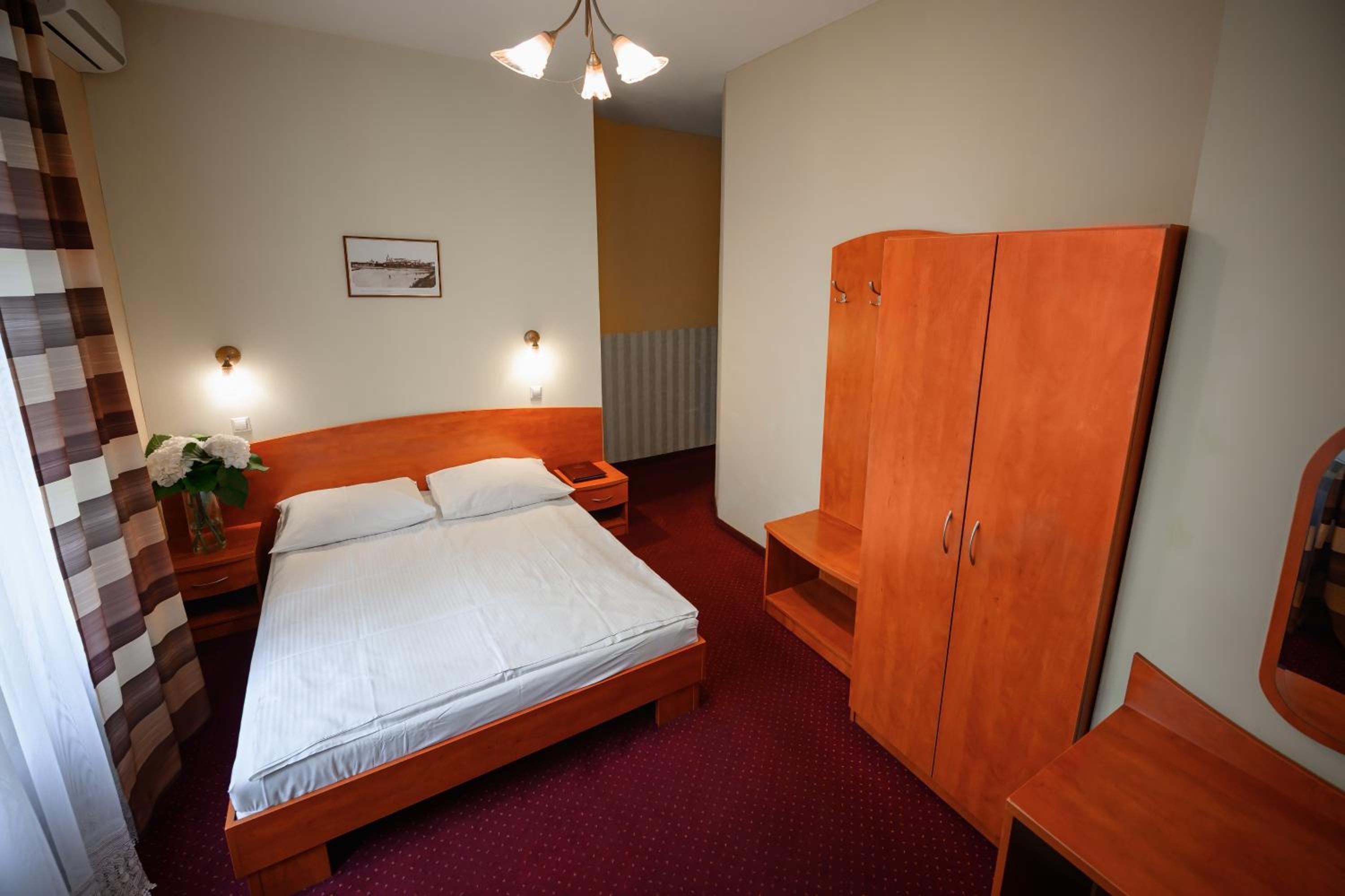 Double Room - Photo 9