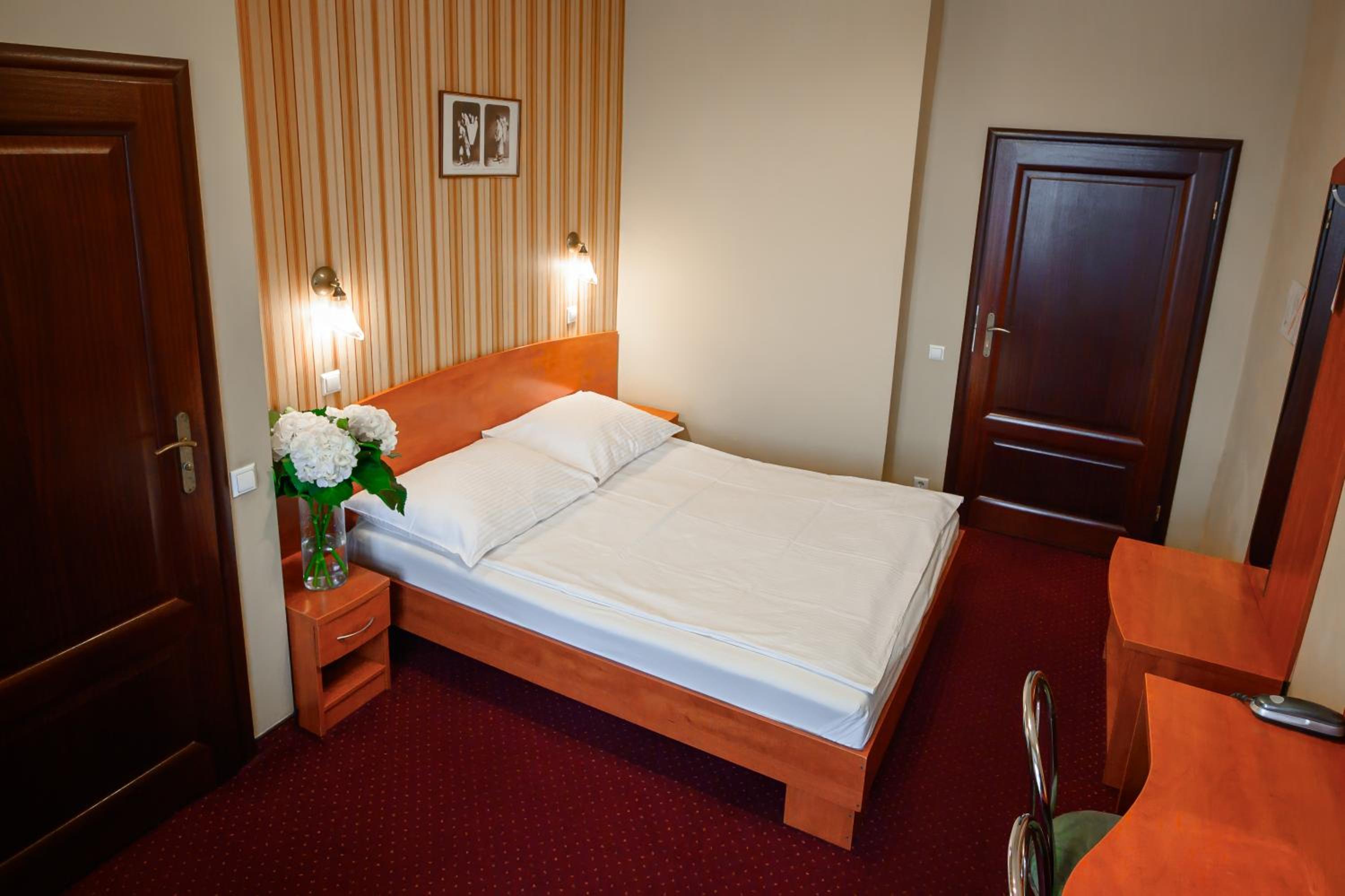 Double Room - Photo 10