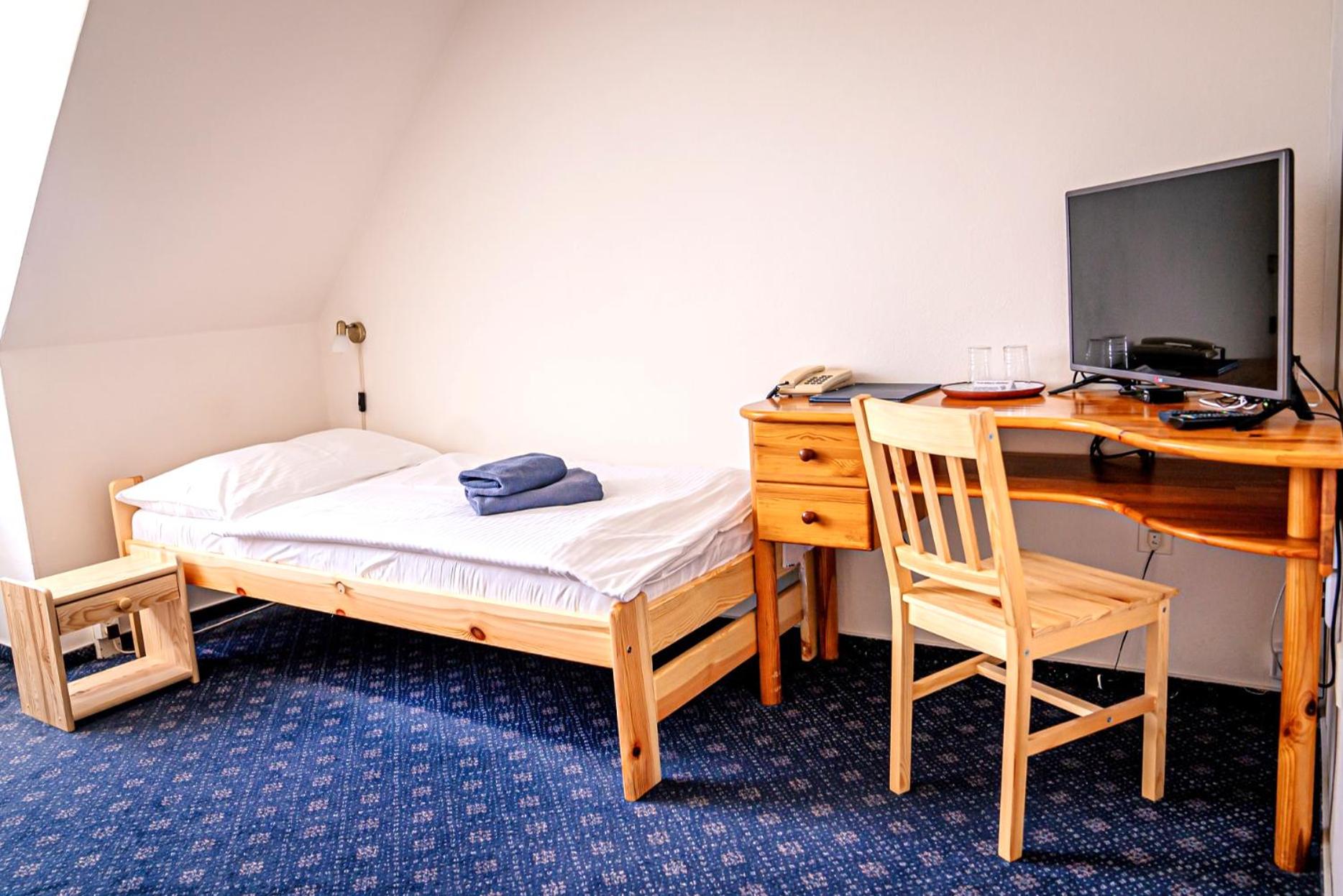 Budget Twin Room - Photo 3