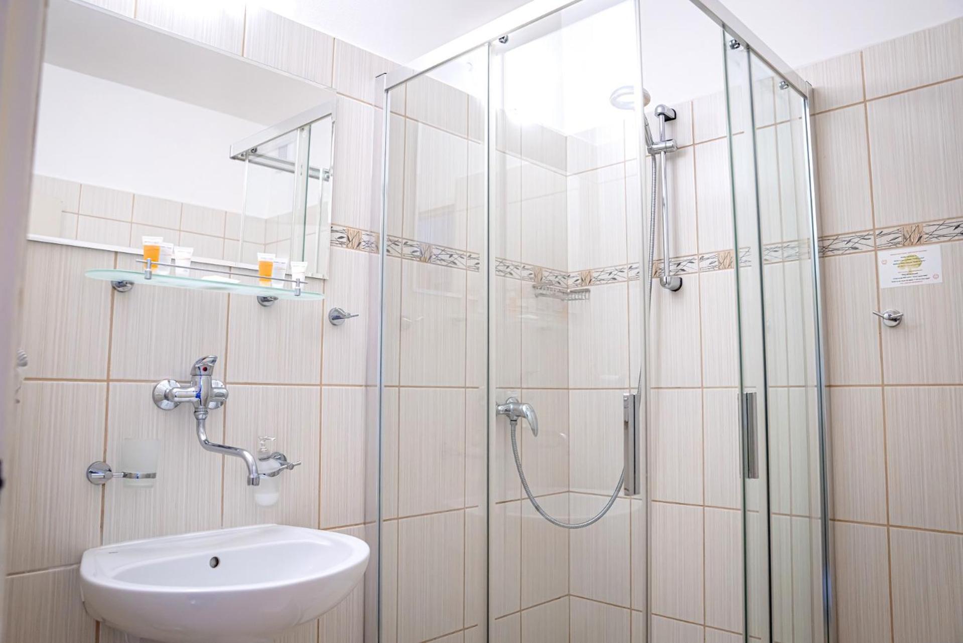 Double Room - Photo 5