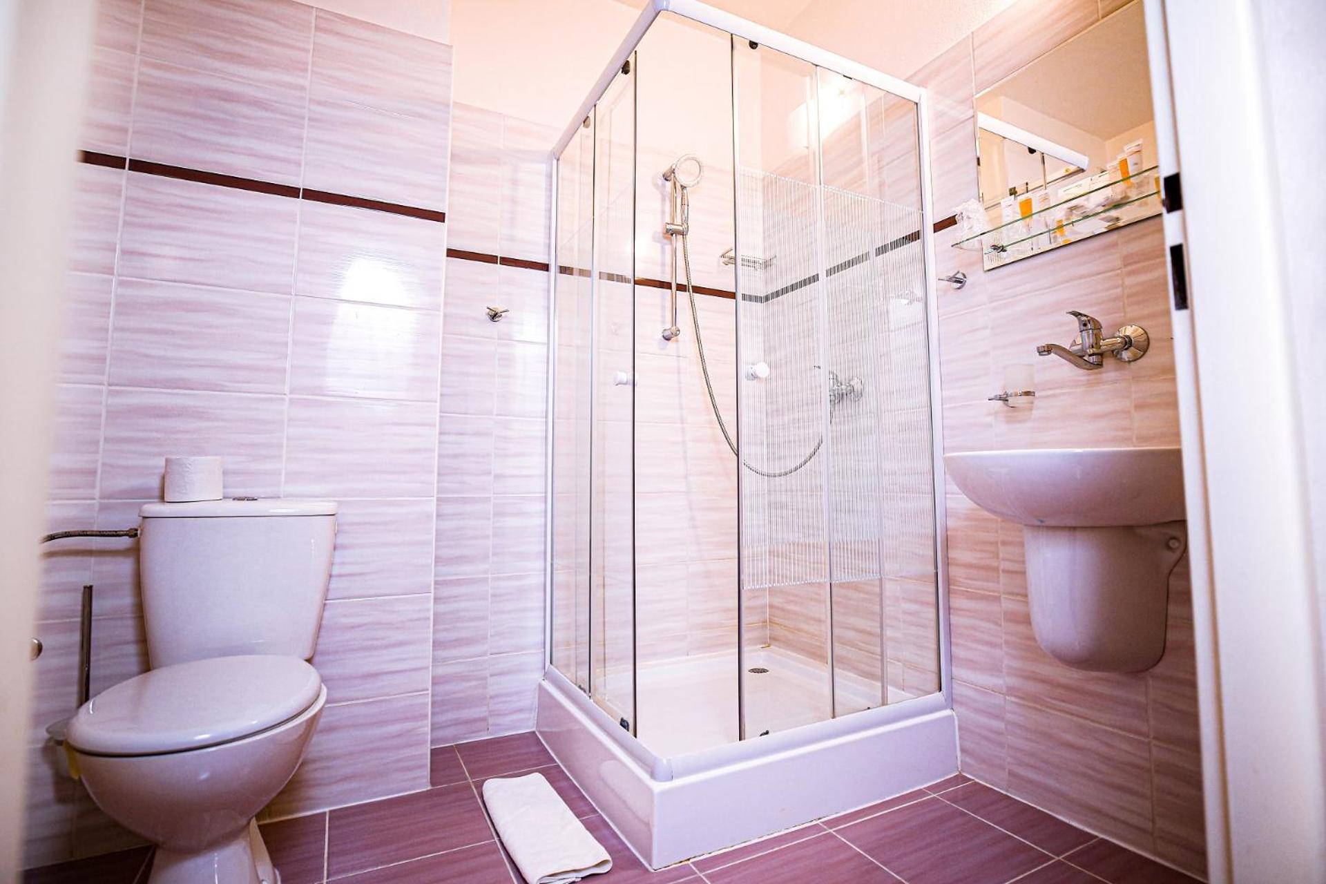 Double Room - Photo 6