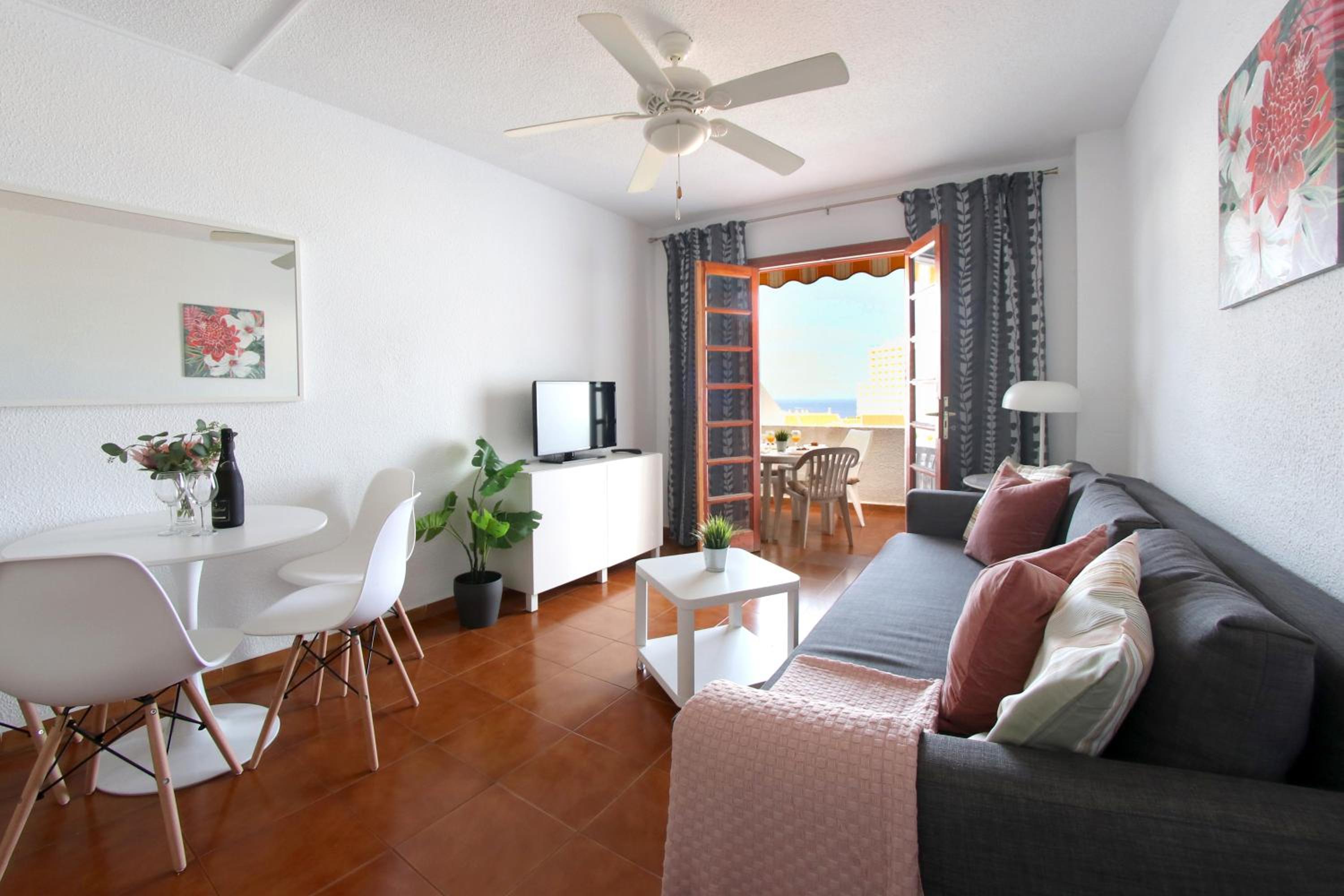 One-Bedroom Apartment photo 2