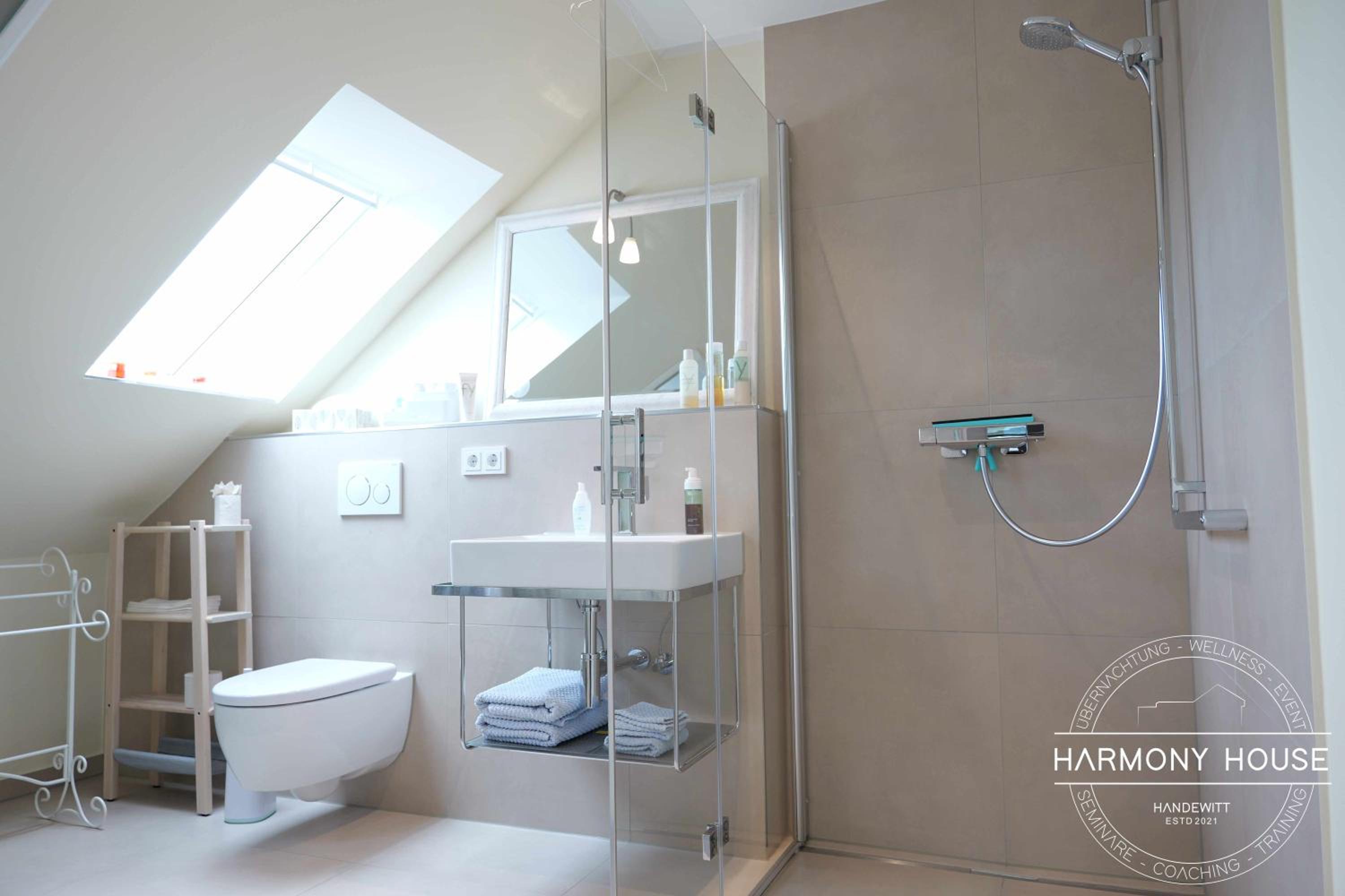 Large Double Room - Photo 8