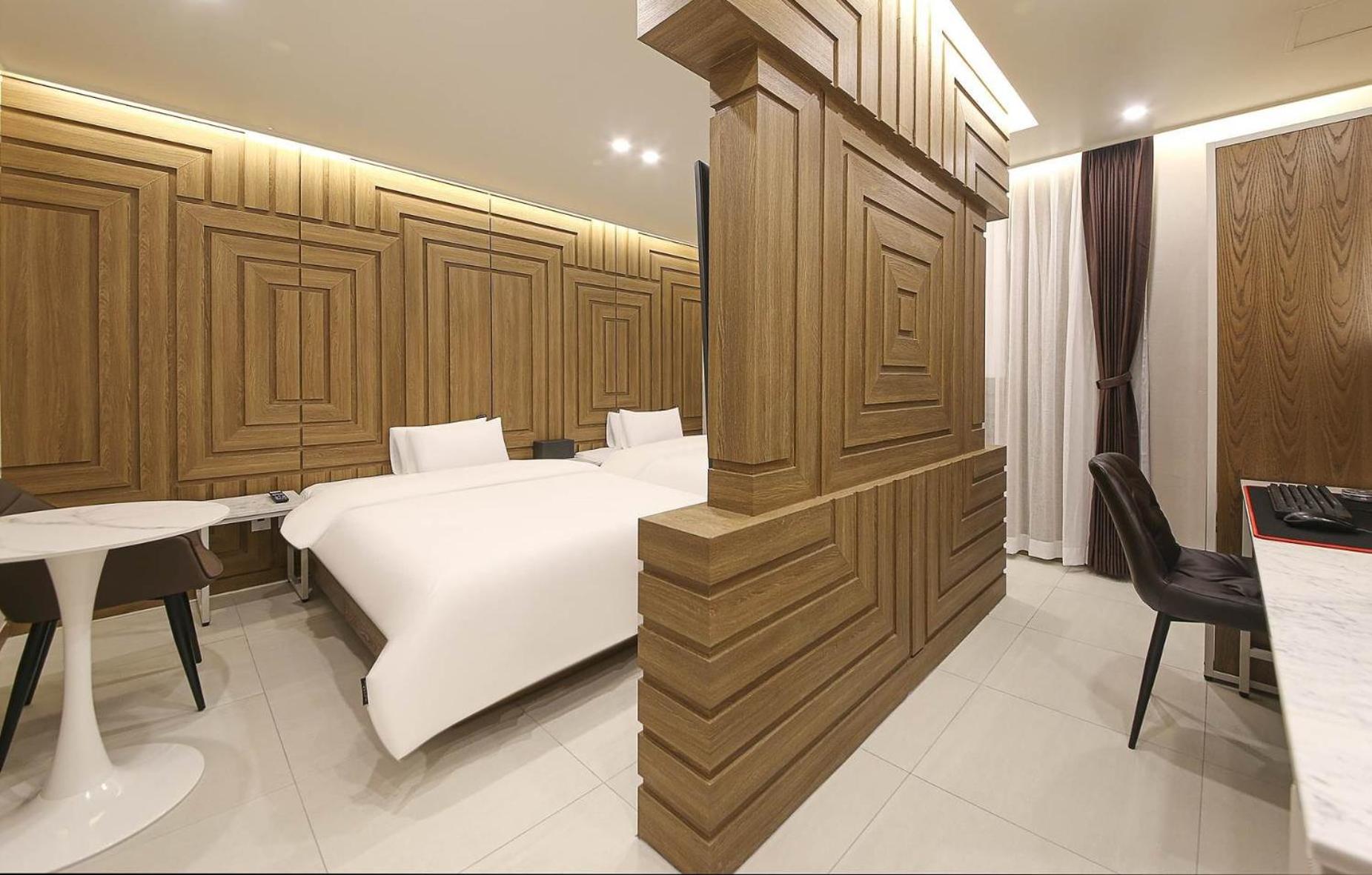 Double or Twin Room with Bathroom photo 2