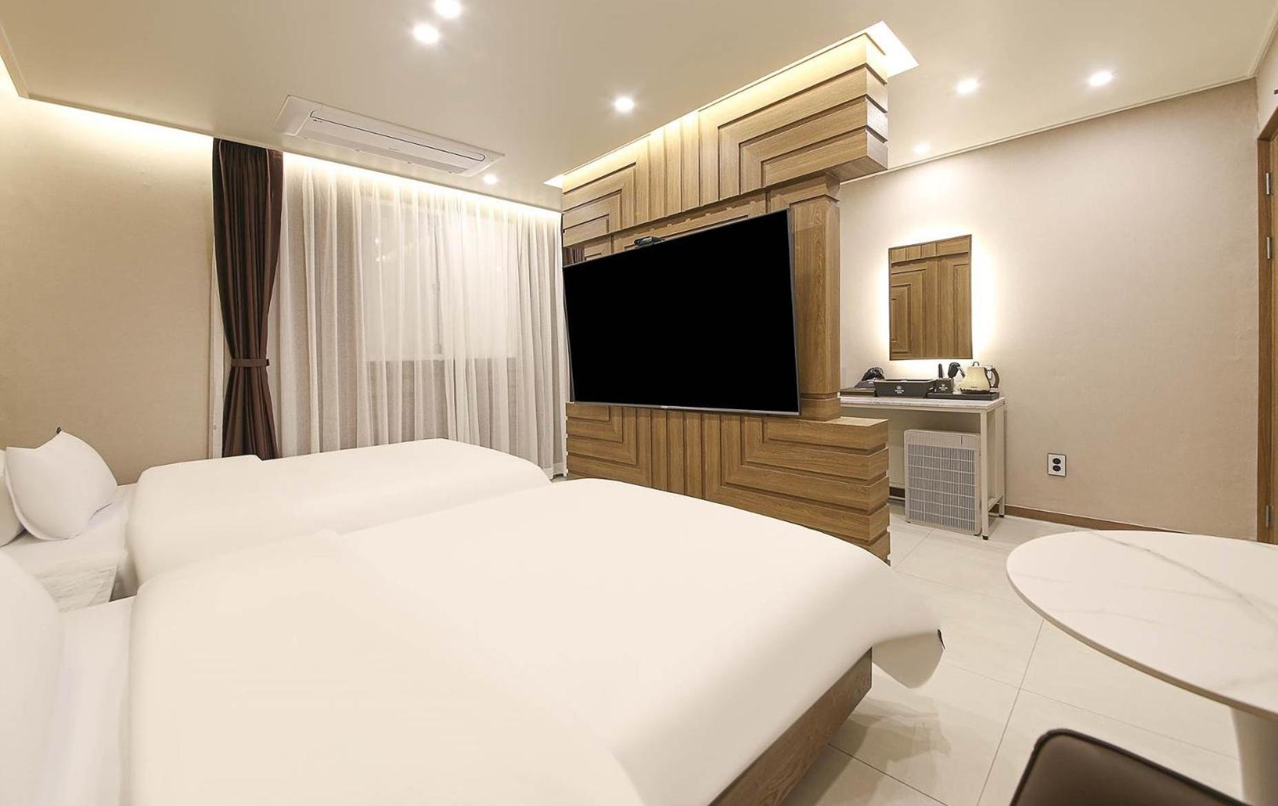 Double or Twin Room with Bathroom photo 3