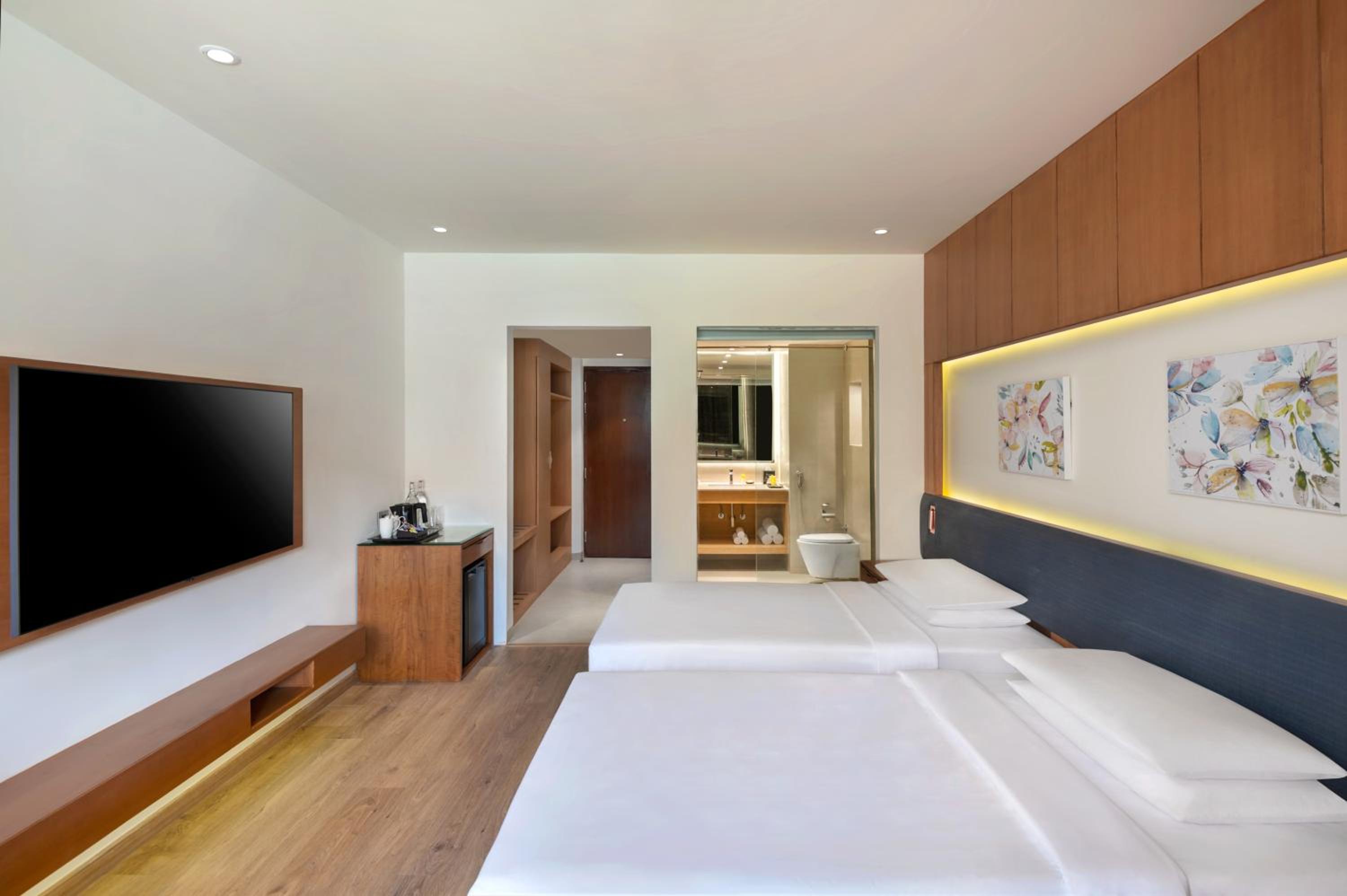 Twin Room with Balcony - Photo 5