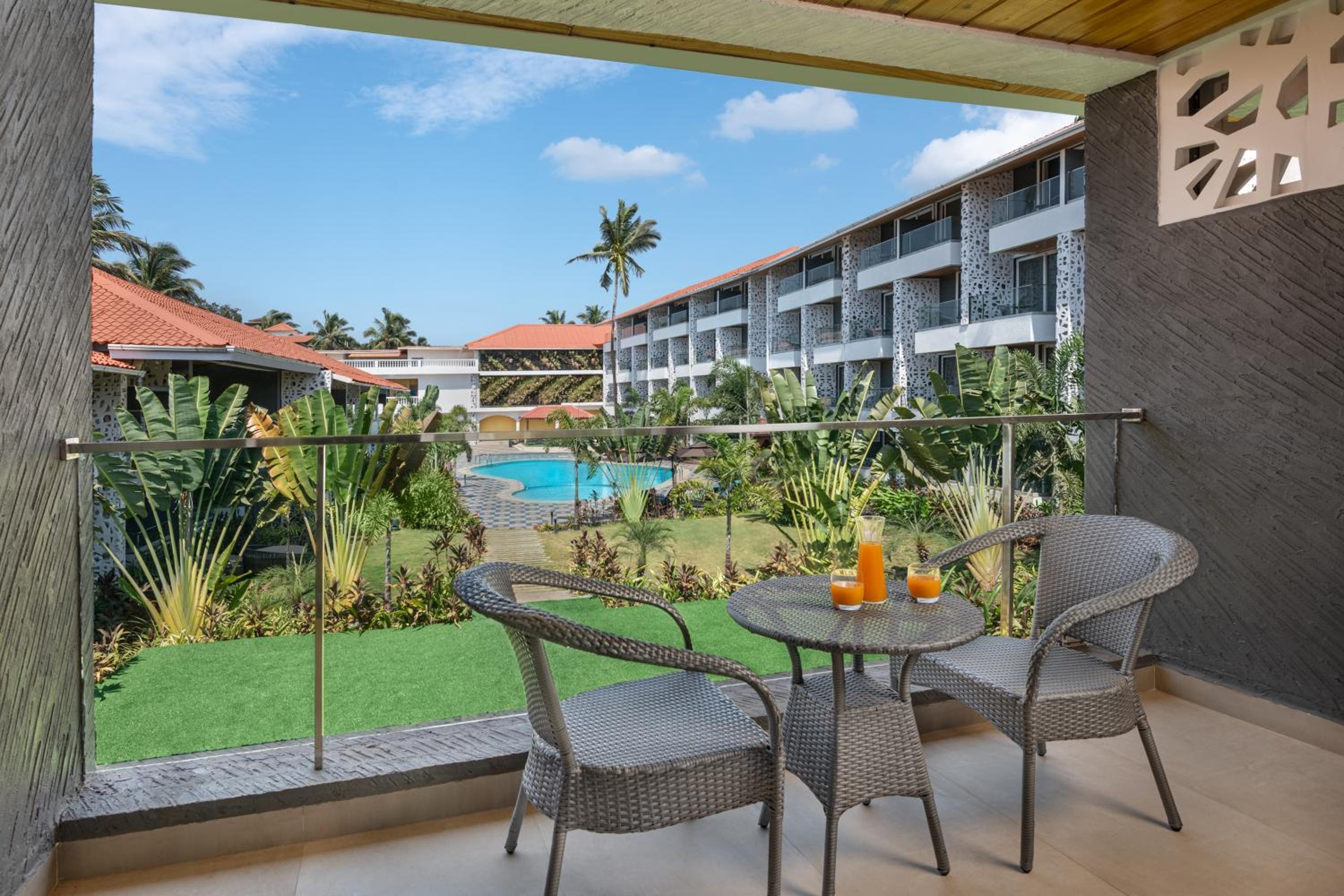 King Room with Balcony and Pool View - Photo 6