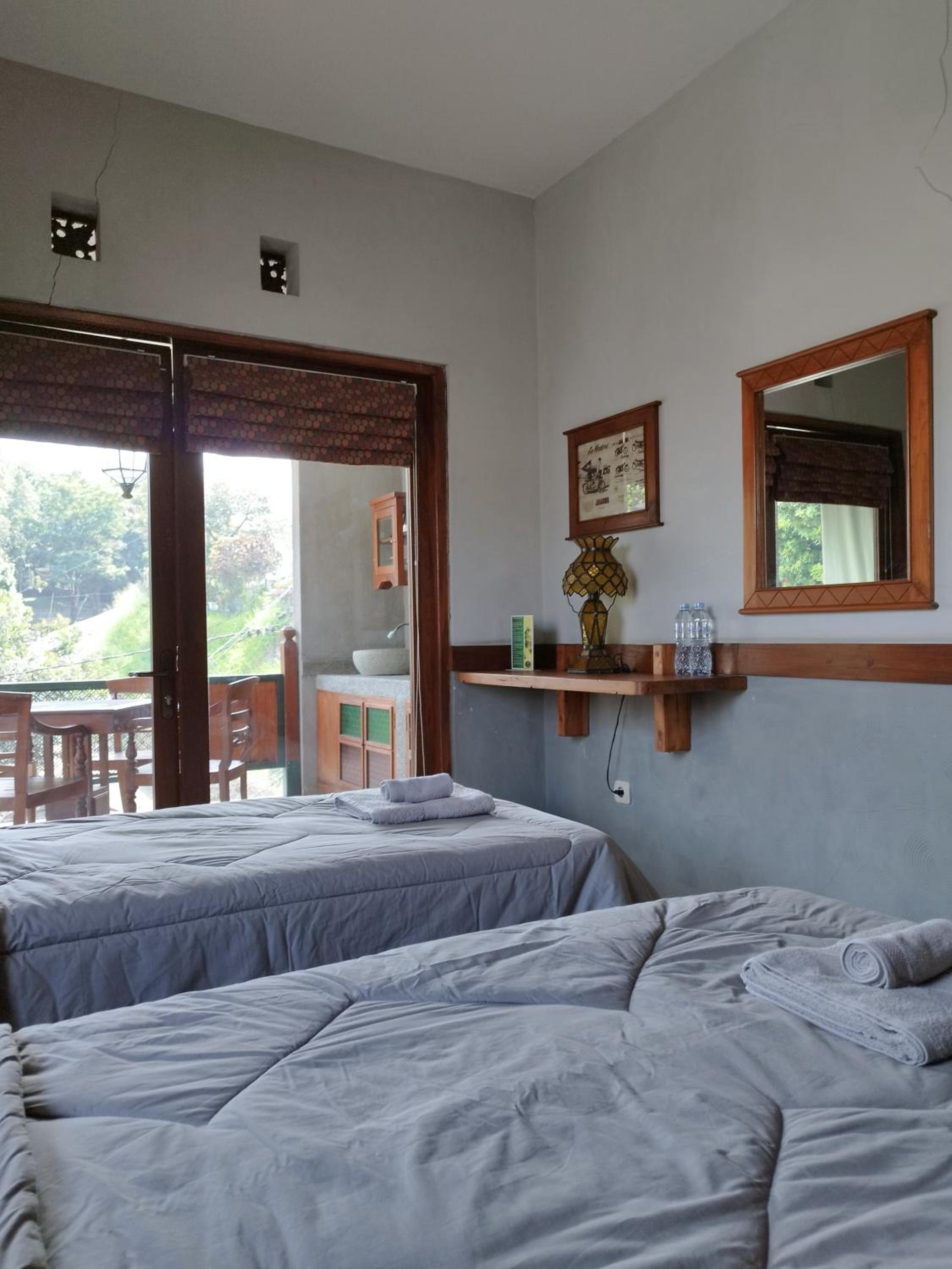 Twin Room with Balcony - Photo 7