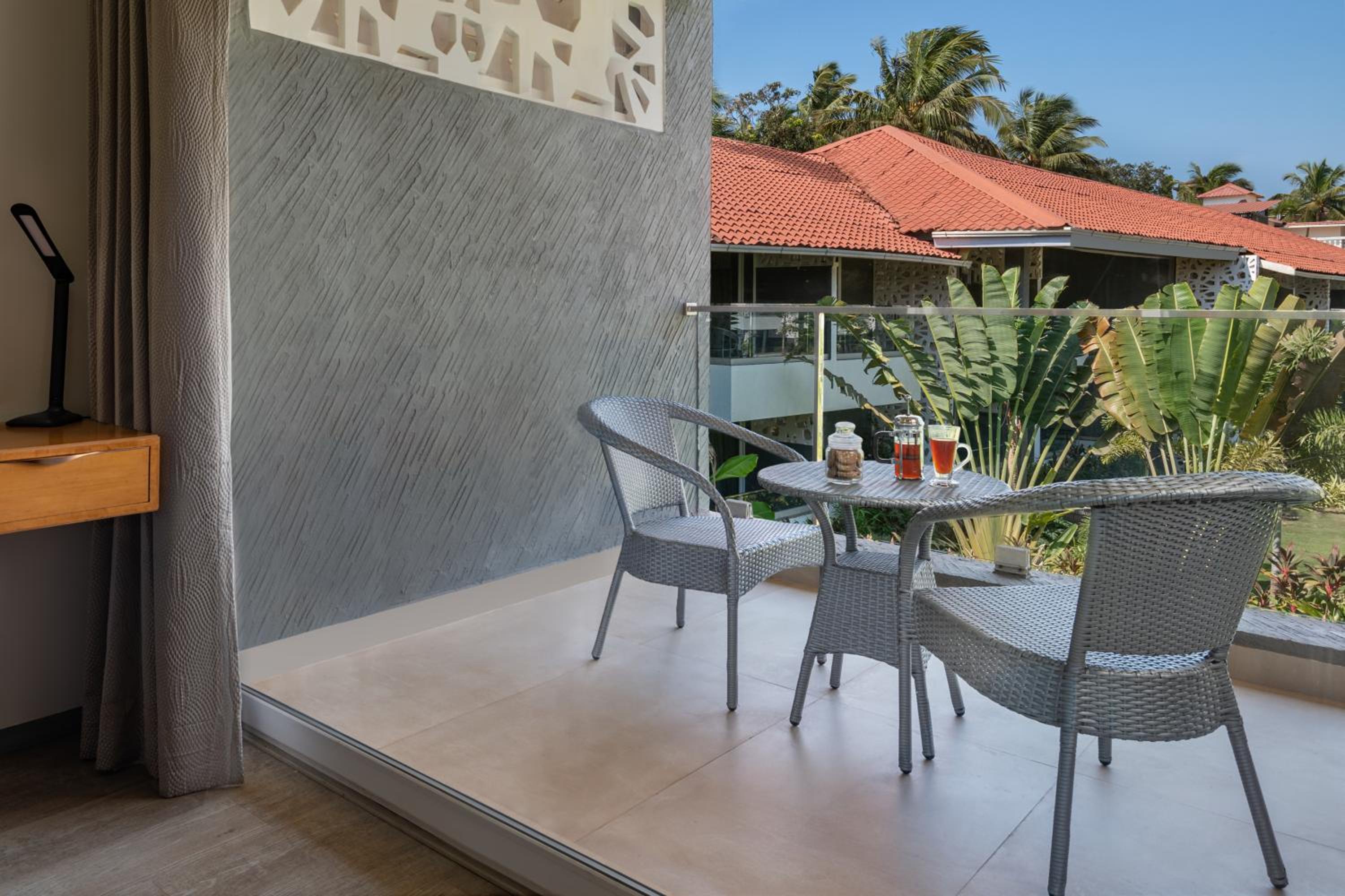 King Room with Balcony and Pool View - Photo 4