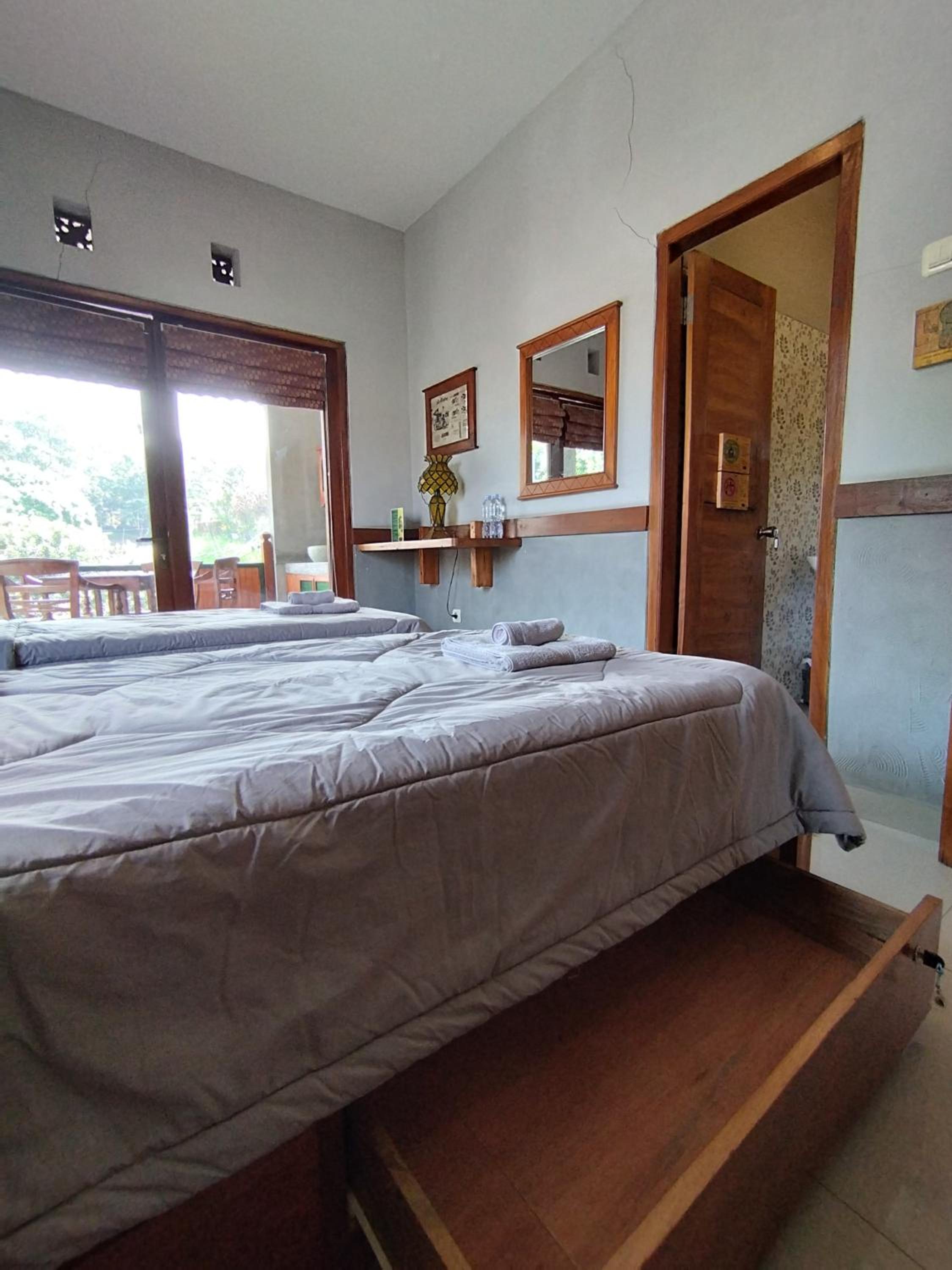 Twin Room with Balcony - Photo 6
