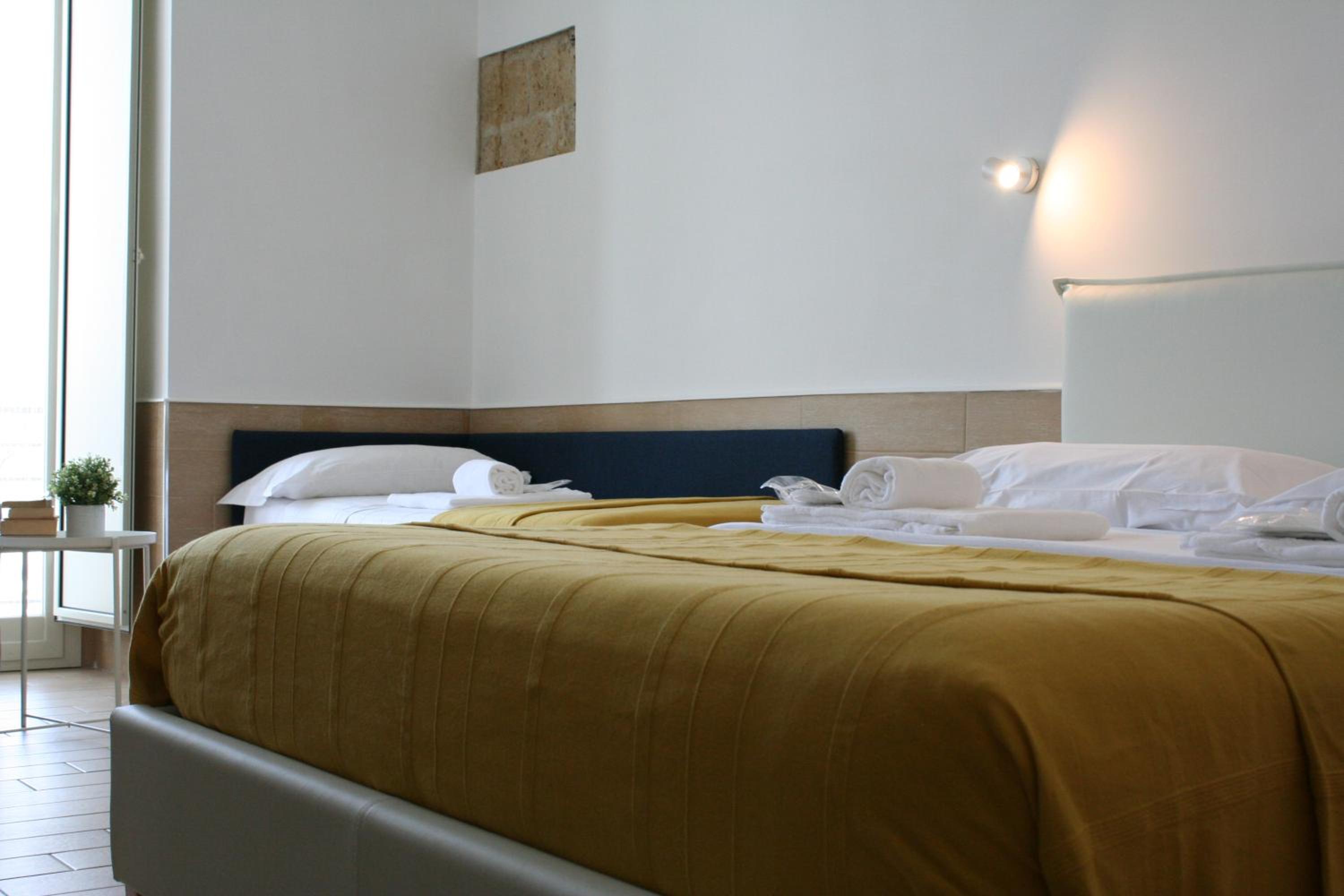 Standard Triple Room thumbnail 6
