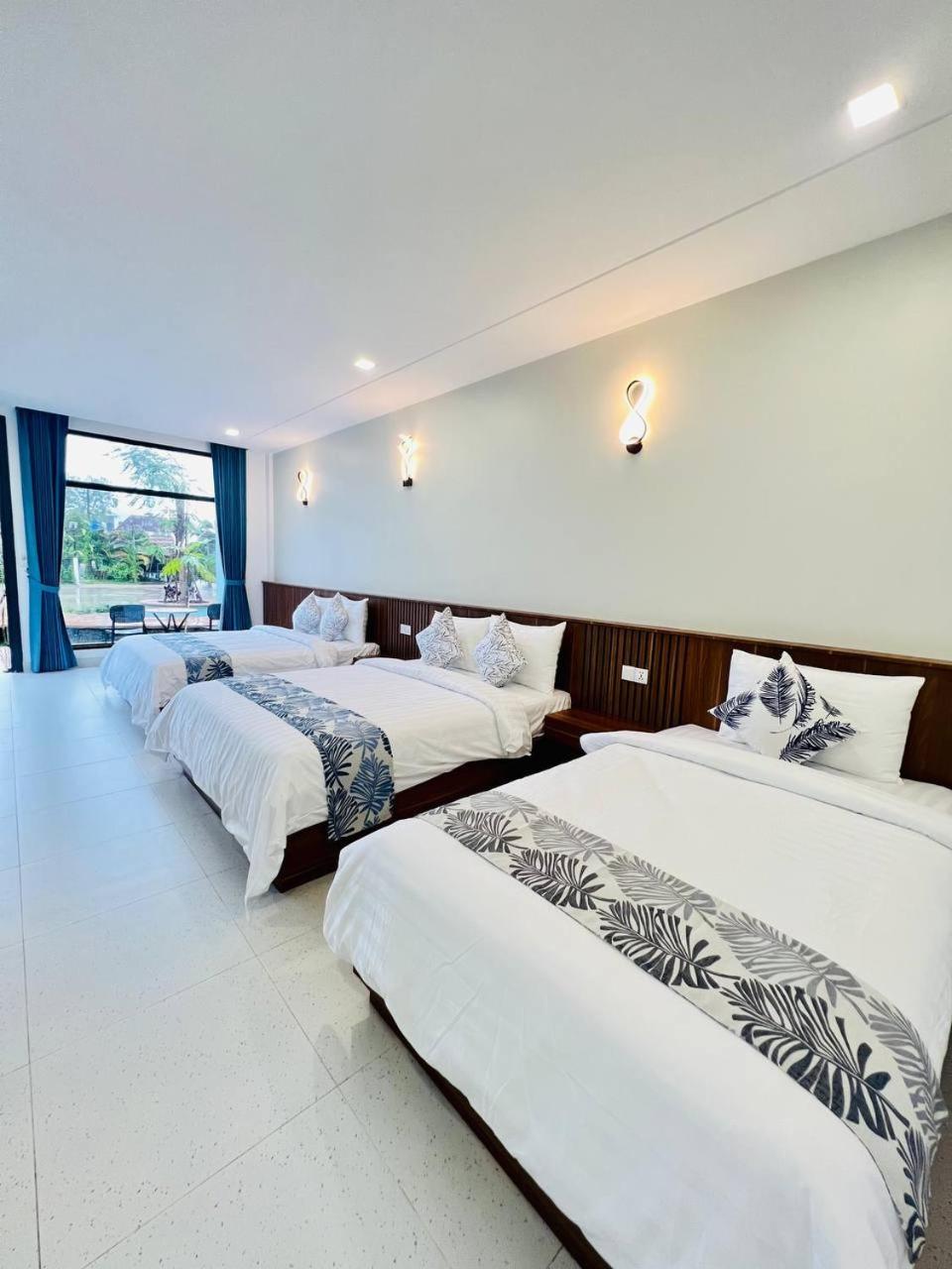 Family Room with Garden View - Photo 6