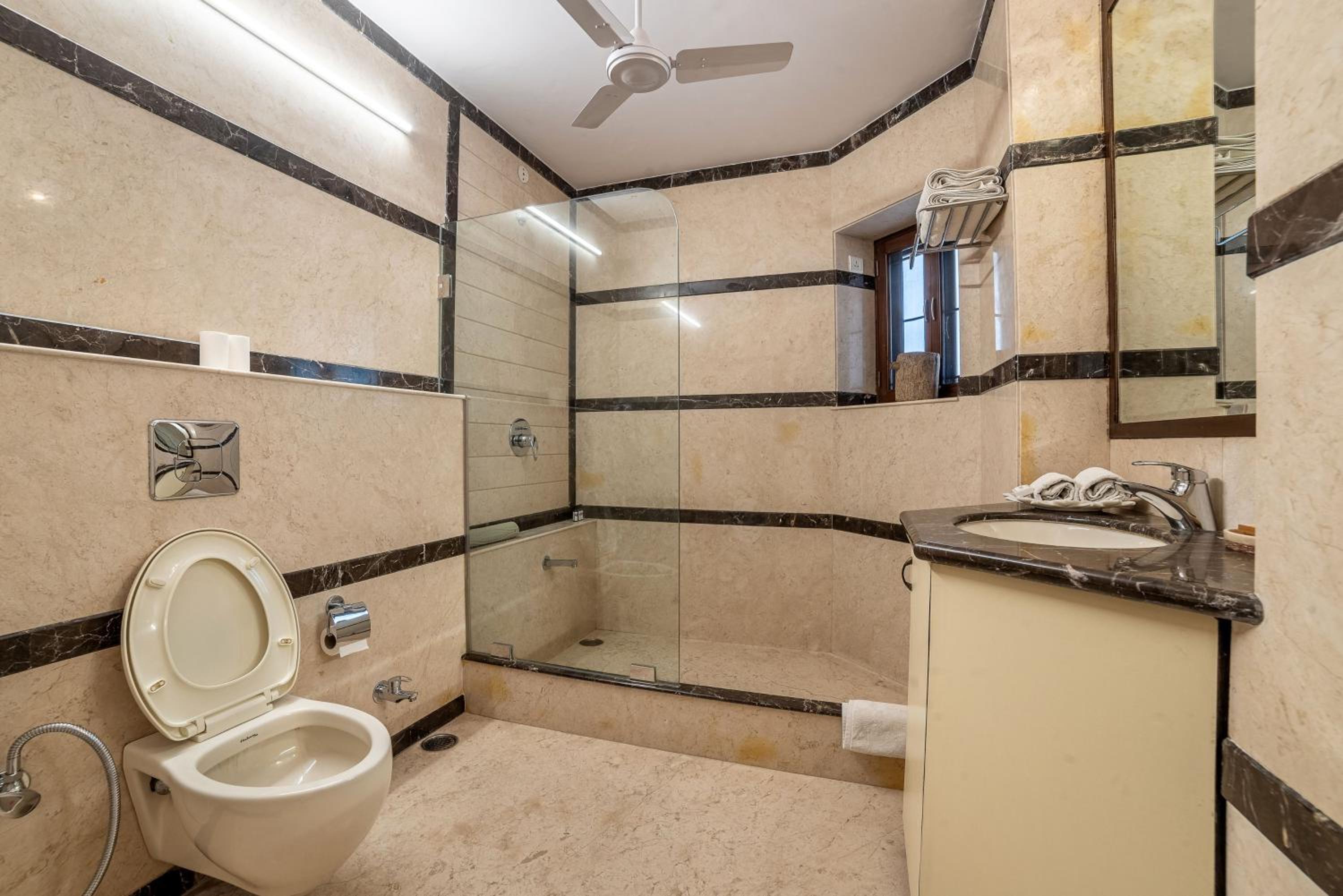 Deluxe Double room with Pool View - Photo 10