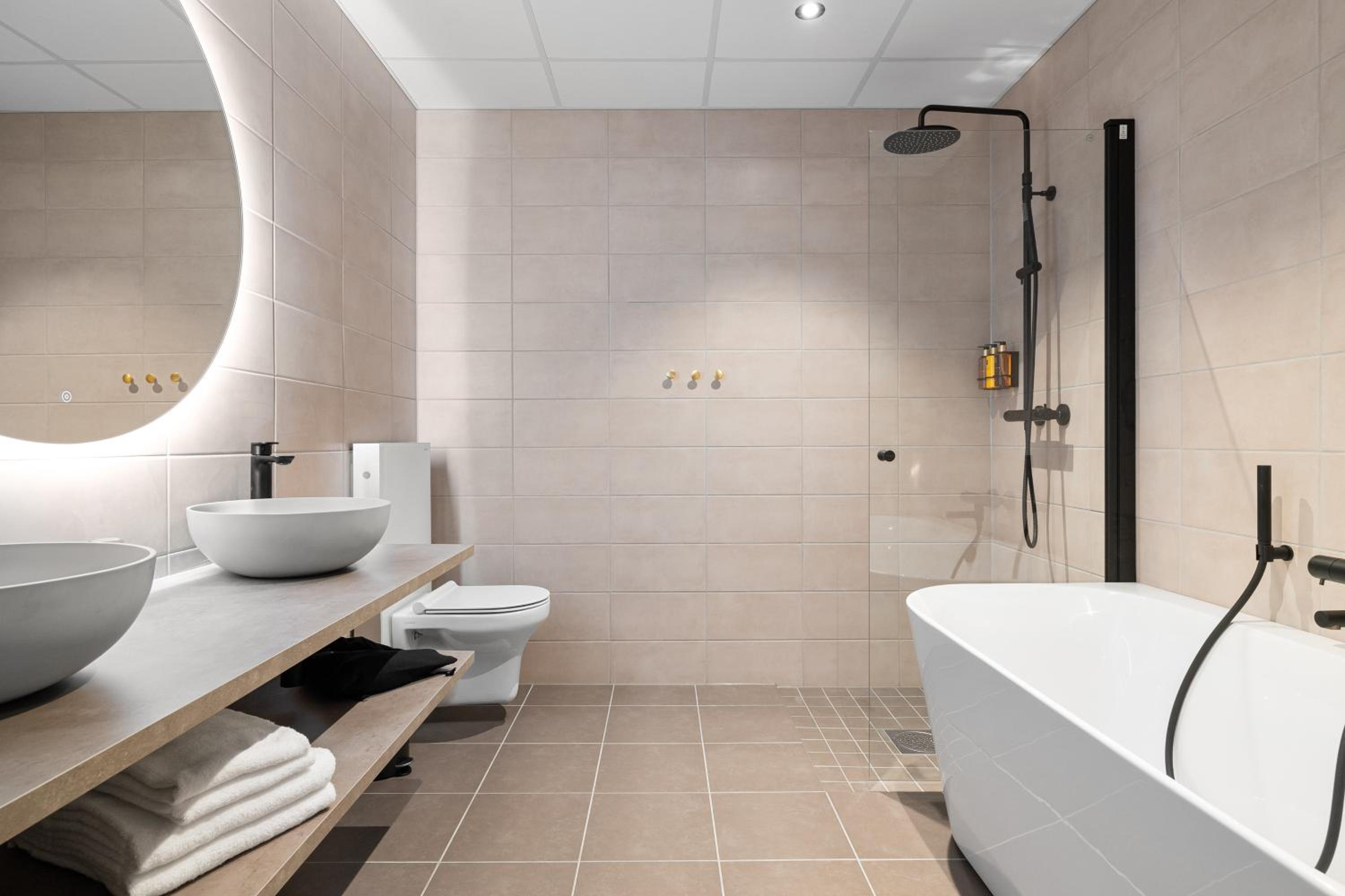 Superior Suite - Photo 7